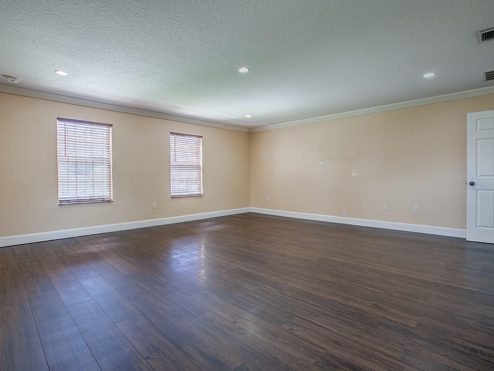 Listing photo id 30 for 1467 Pringle Place