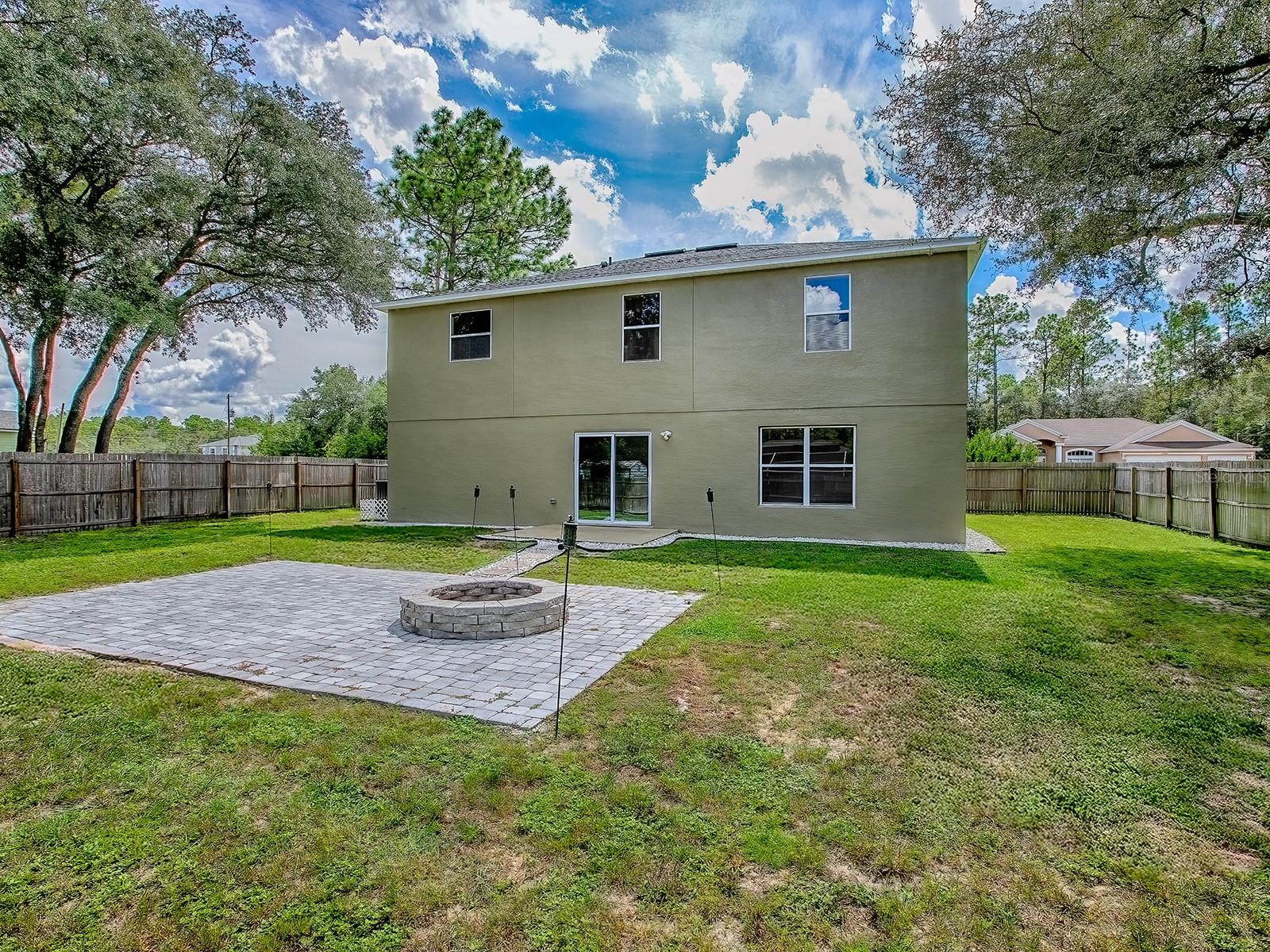 Listing photo id 31 for 1467 Pringle Place
