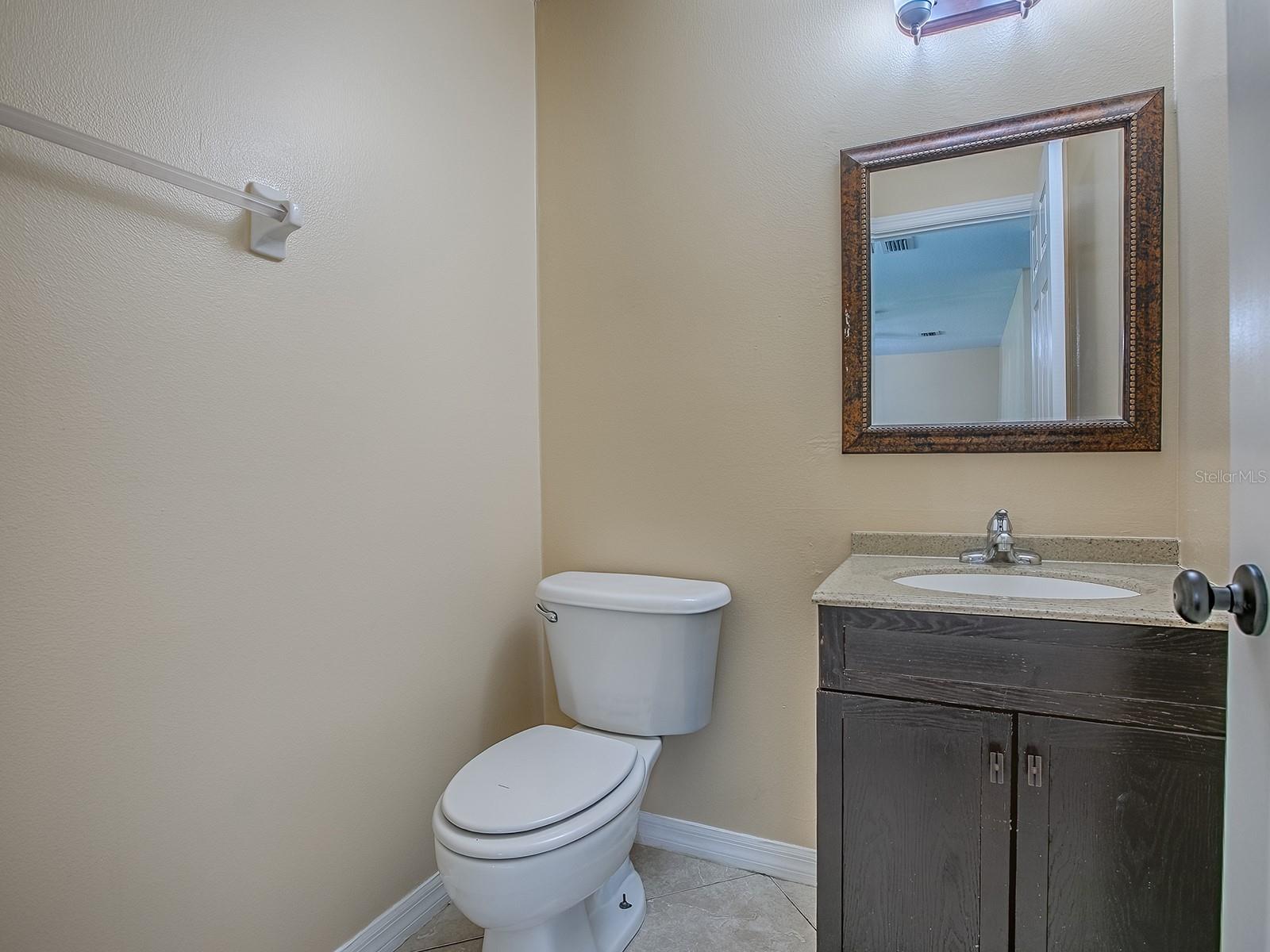 Listing photo id 37 for 1467 Pringle Place
