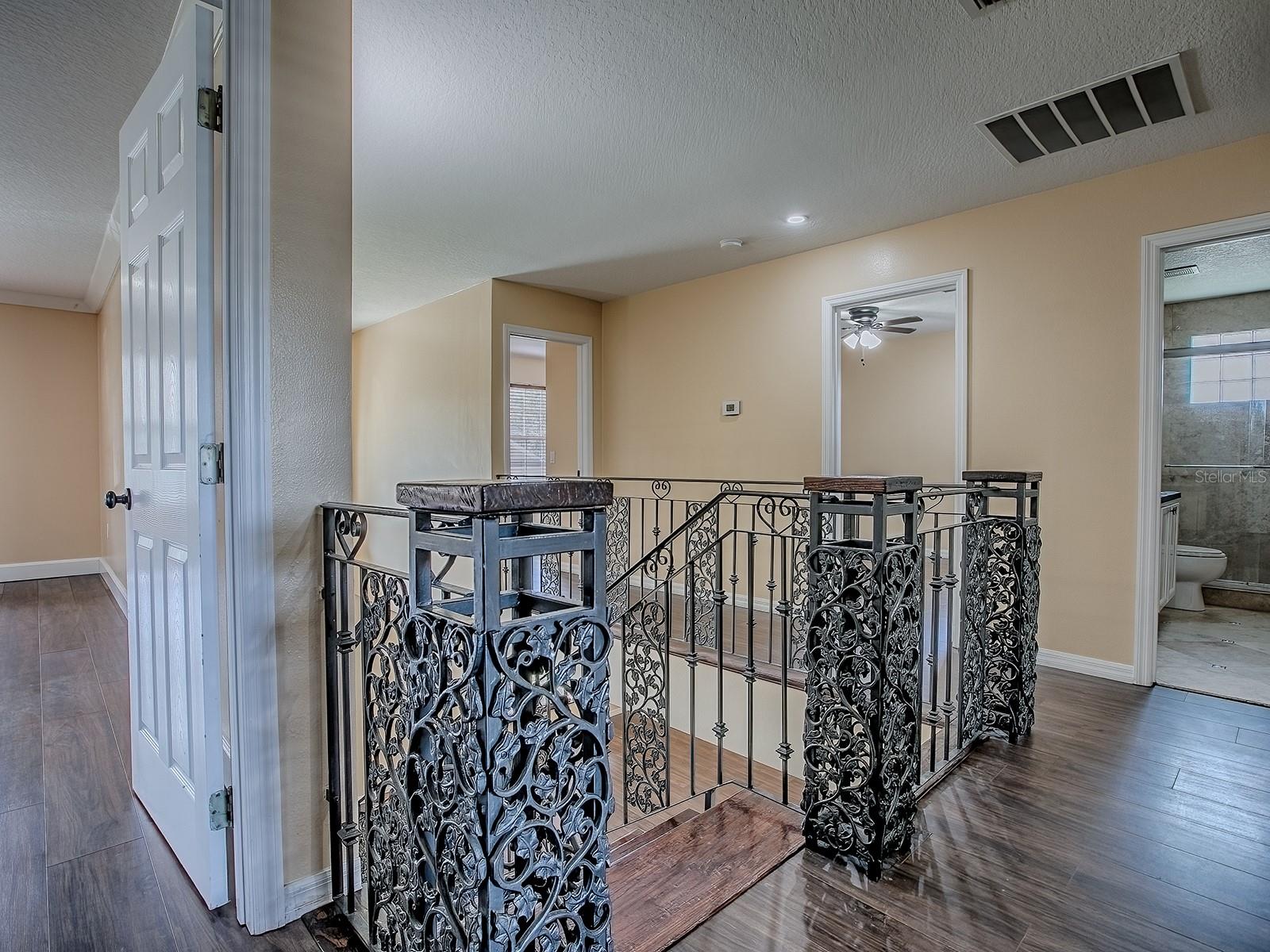 Listing photo id 43 for 1467 Pringle Place