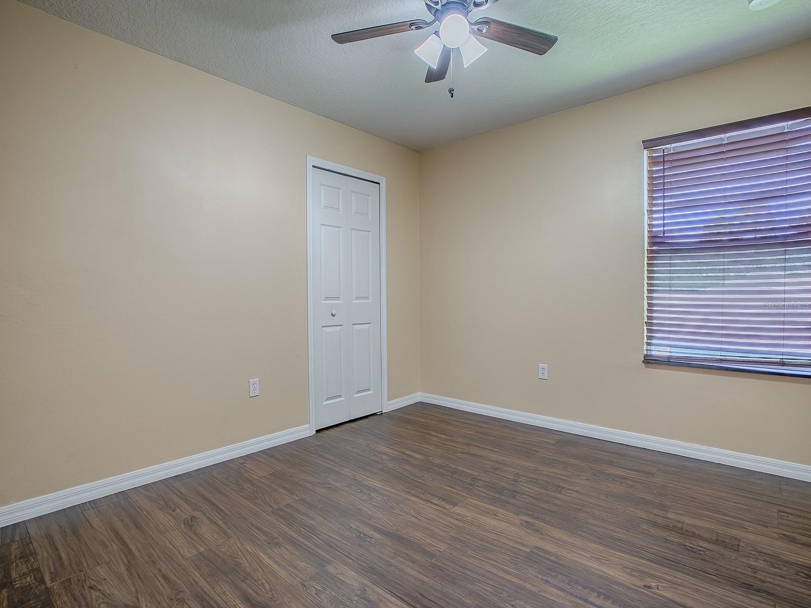 Listing photo id 45 for 1467 Pringle Place