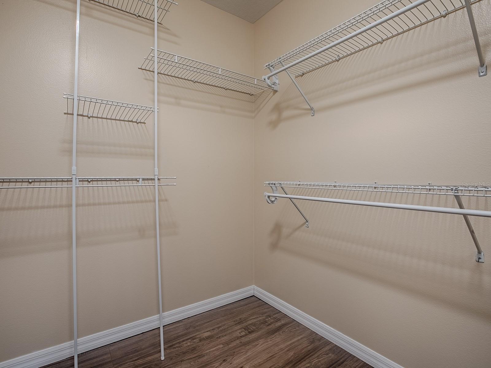 Listing photo id 46 for 1467 Pringle Place