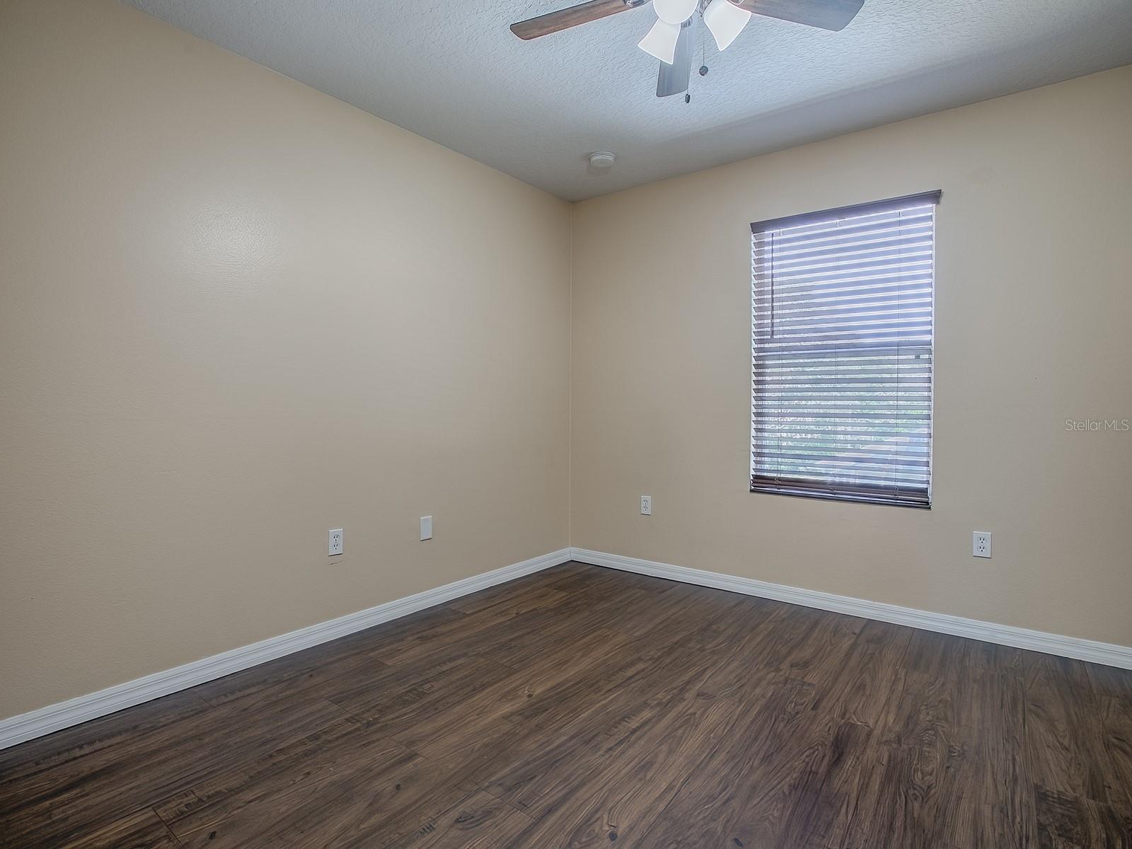Listing photo id 47 for 1467 Pringle Place