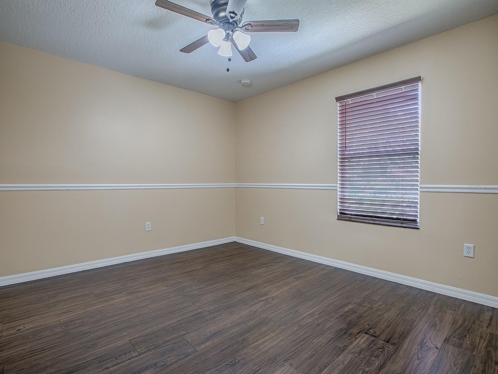 Listing photo id 49 for 1467 Pringle Place