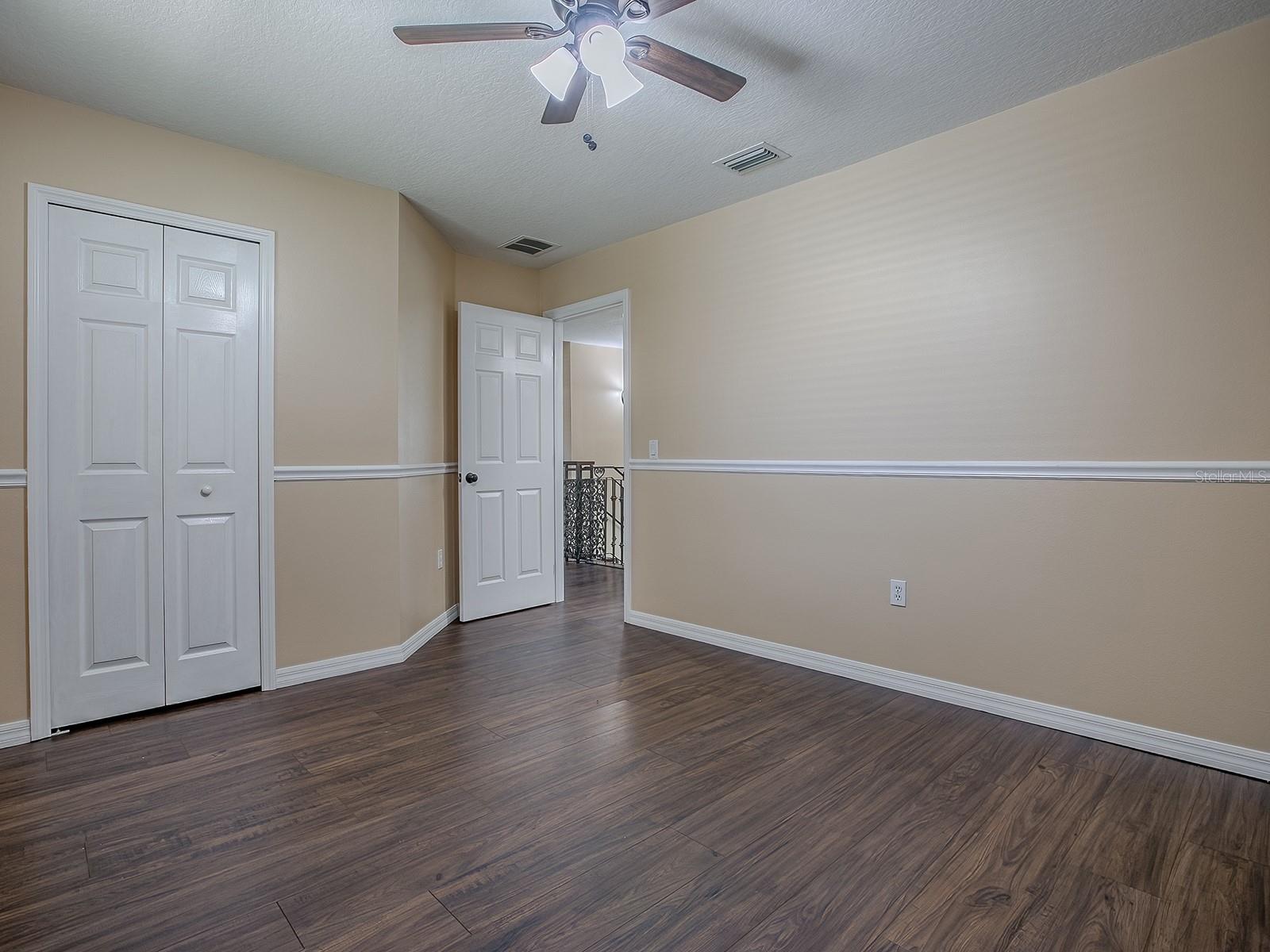 Listing photo id 50 for 1467 Pringle Place