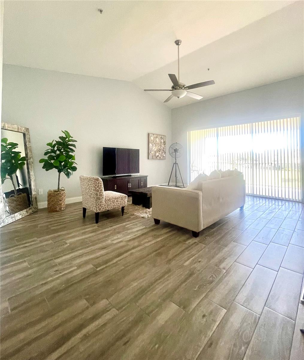 Image 6 of 30 For 4401 Sw 52nd Circle  106