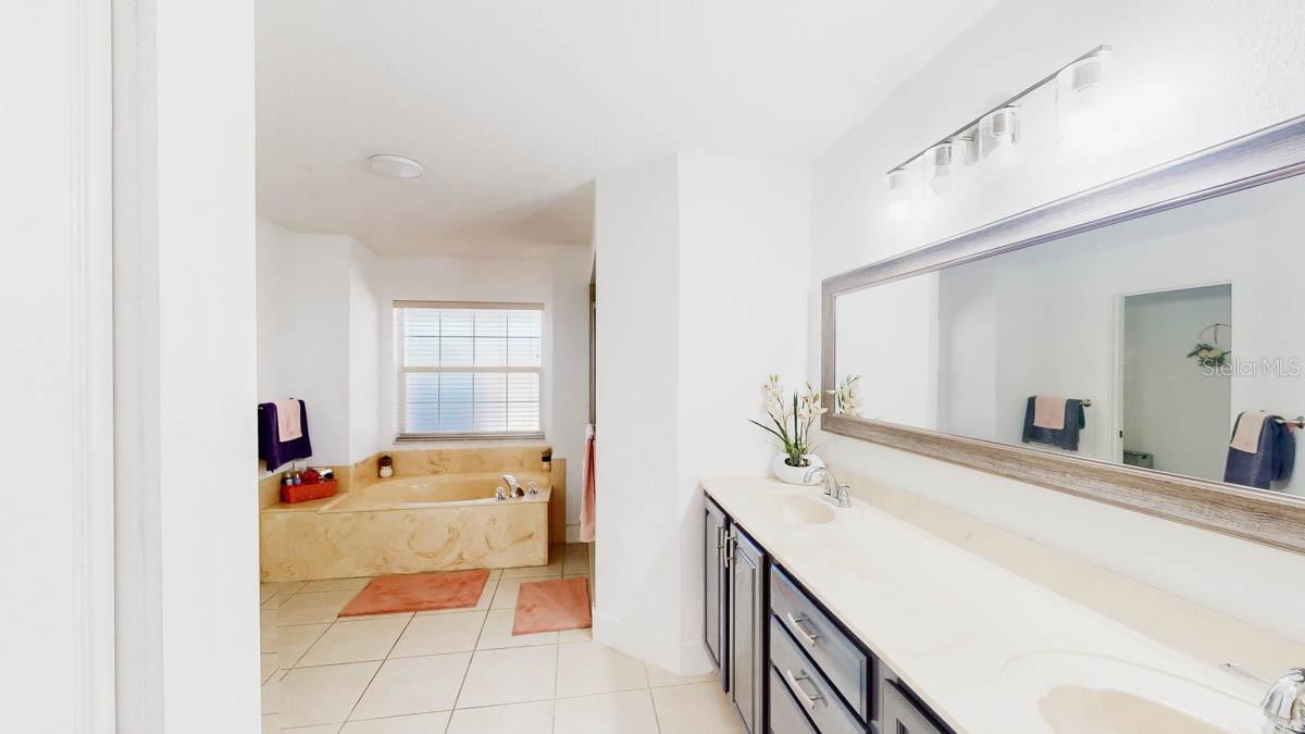 Image 18 of 27 For 13850 71st Lane