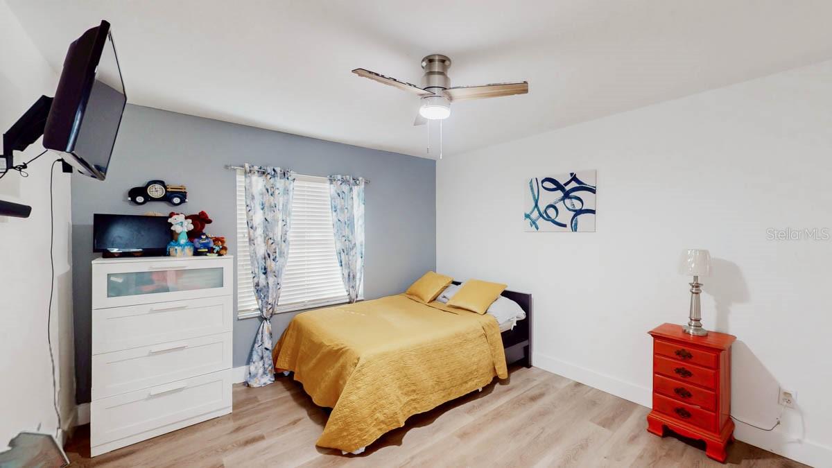 Image 21 of 27 For 13850 71st Lane