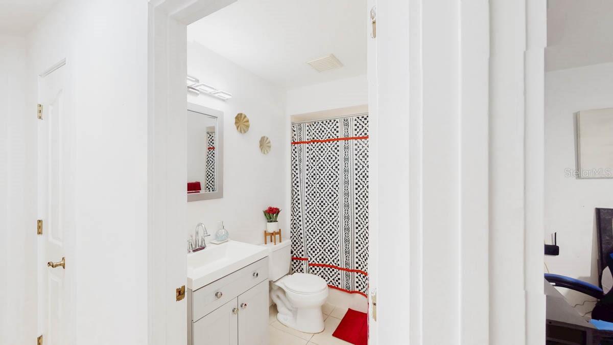 Image 23 of 27 For 13850 71st Lane