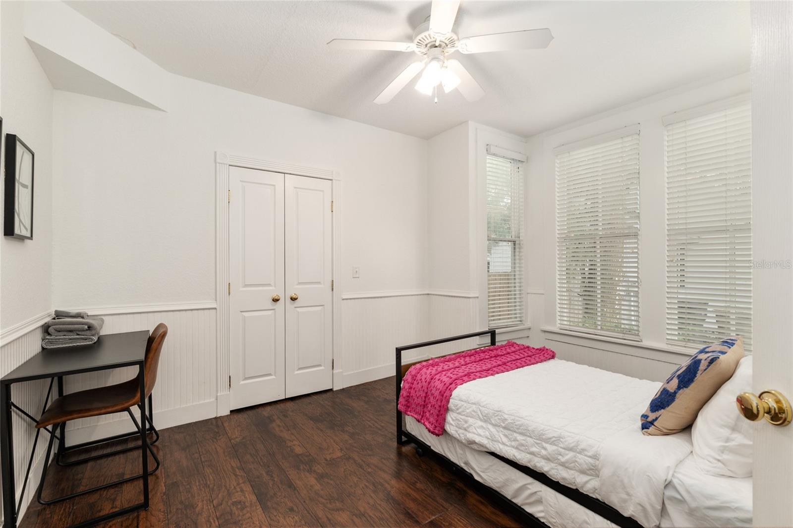 Image 15 of 30 For 910 2nd Street