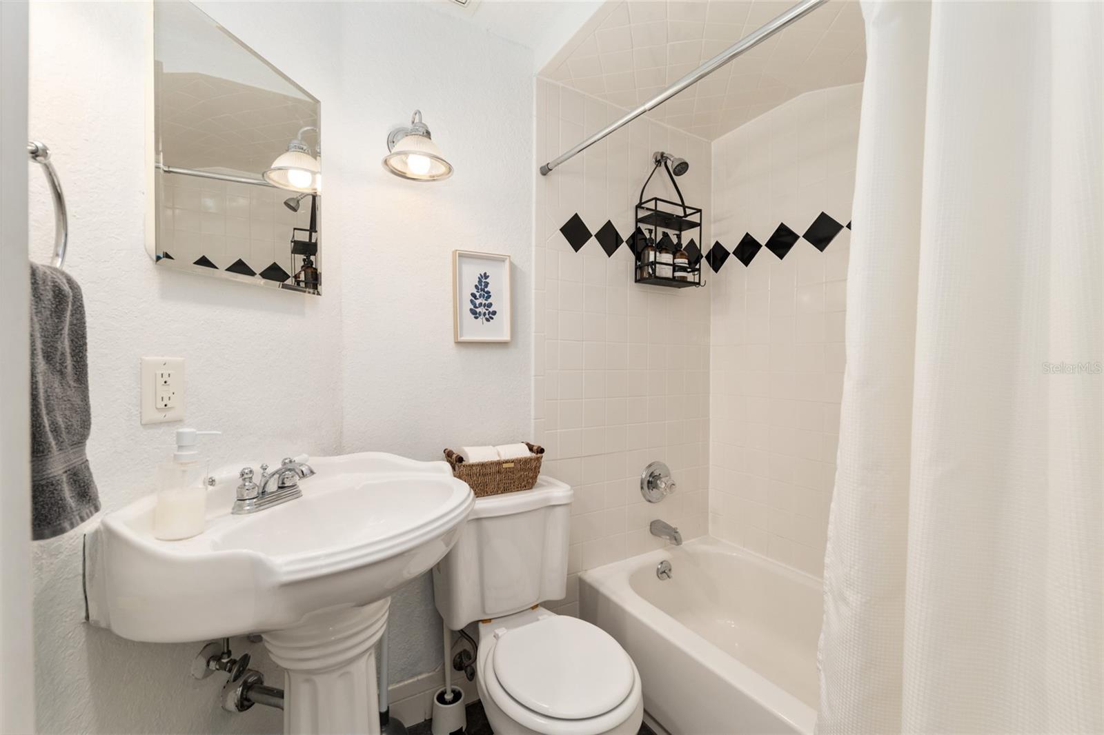 Image 16 of 30 For 910 2nd Street