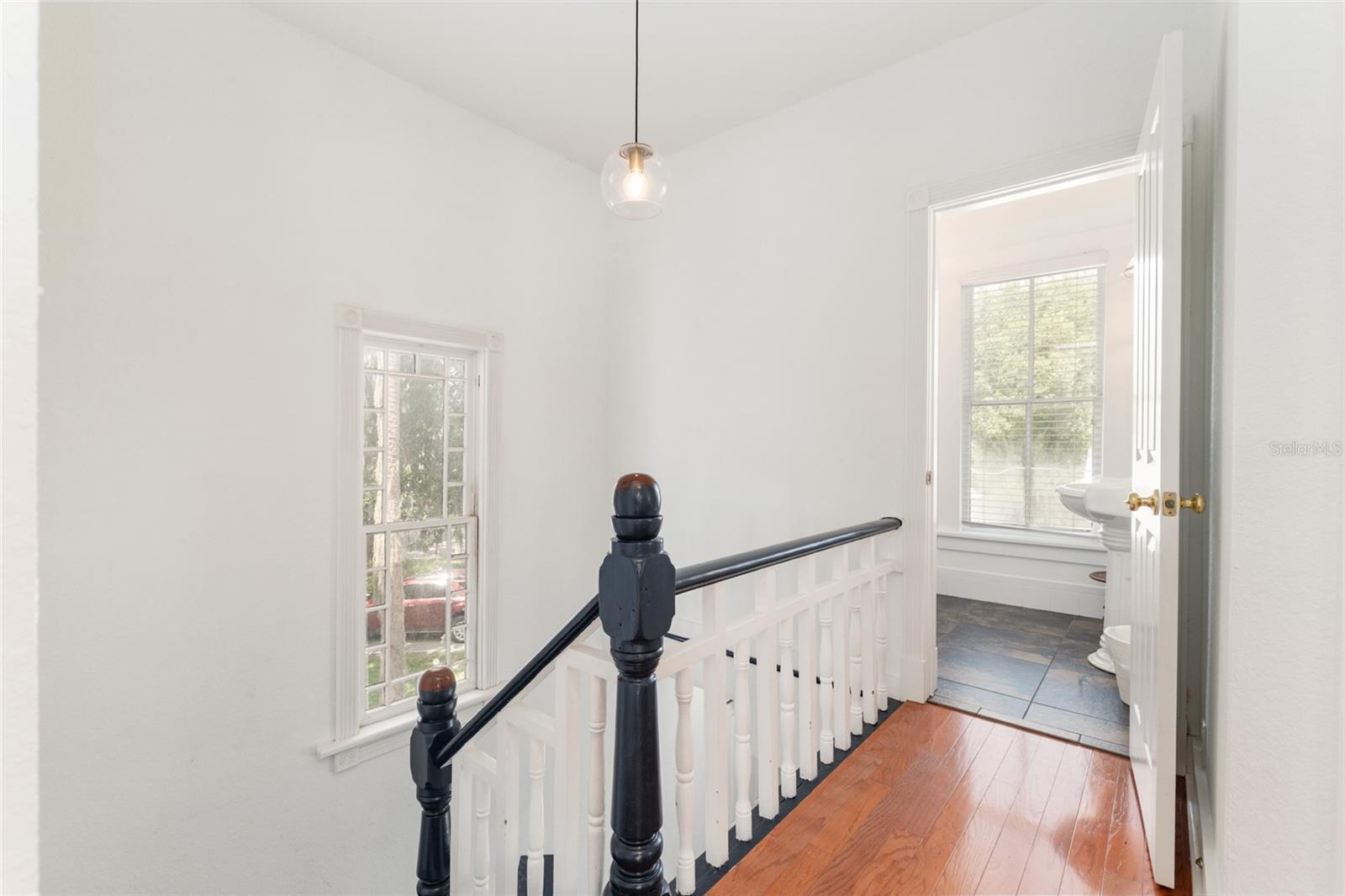Image 17 of 30 For 910 2nd Street