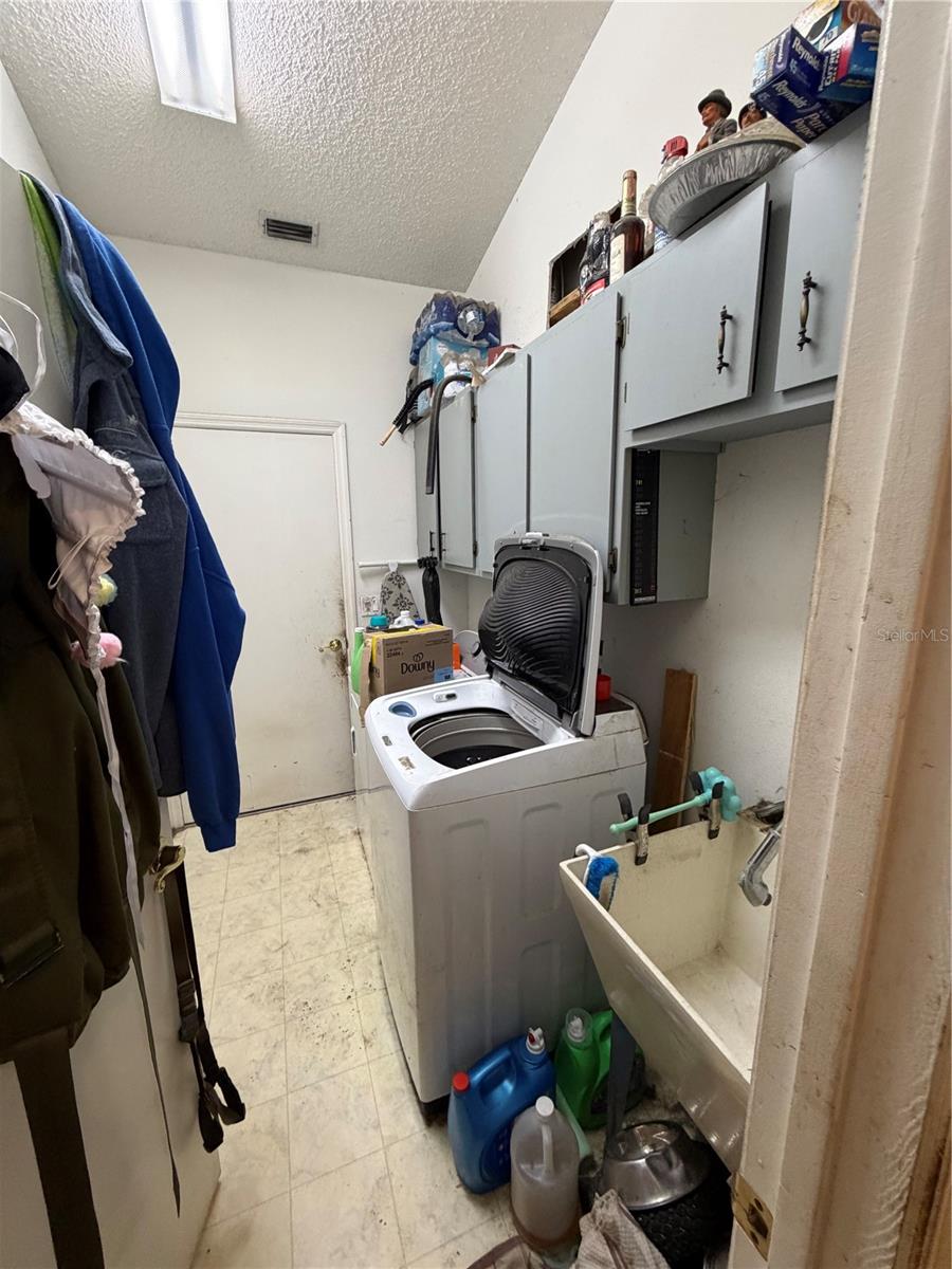 Image 30 of 41 For 9 Hialeah Drive