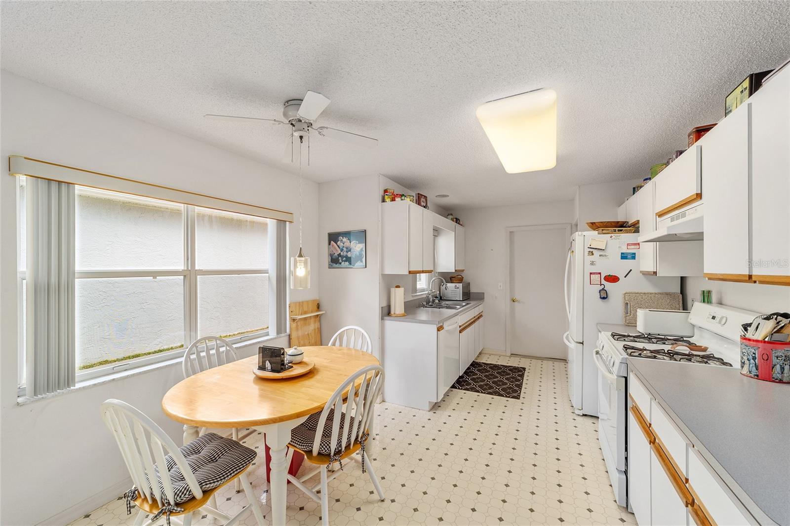 Image 20 of 51 For 9224 93rd Circle