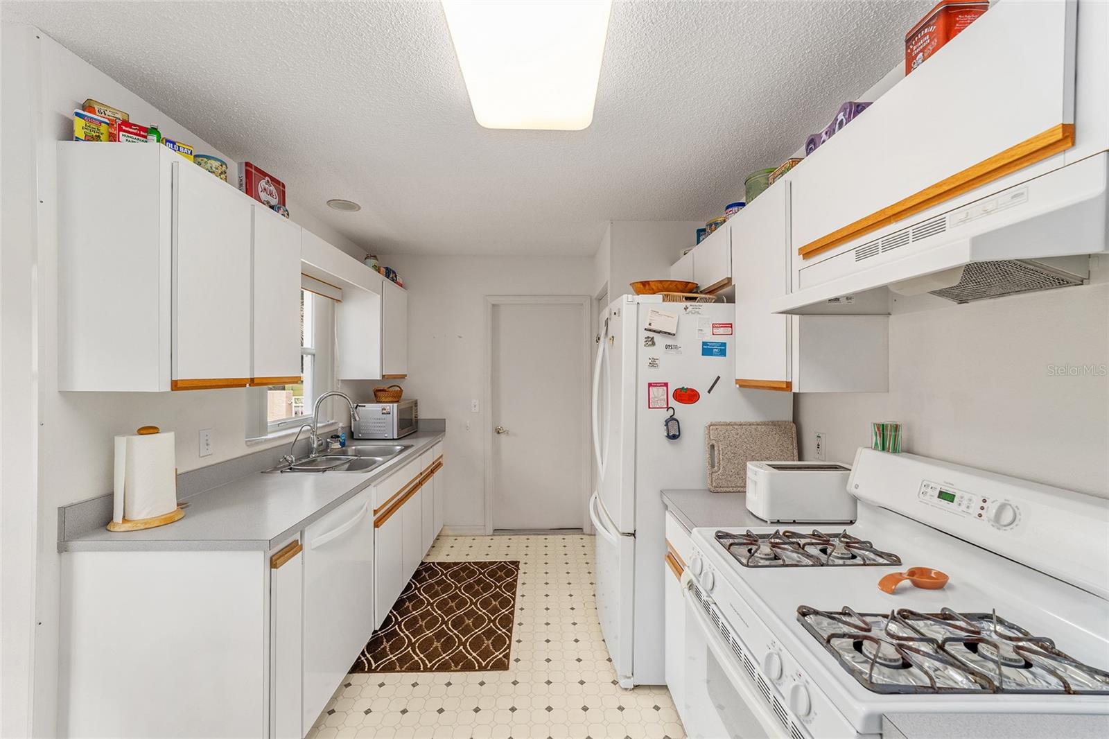 Image 21 of 51 For 9224 93rd Circle