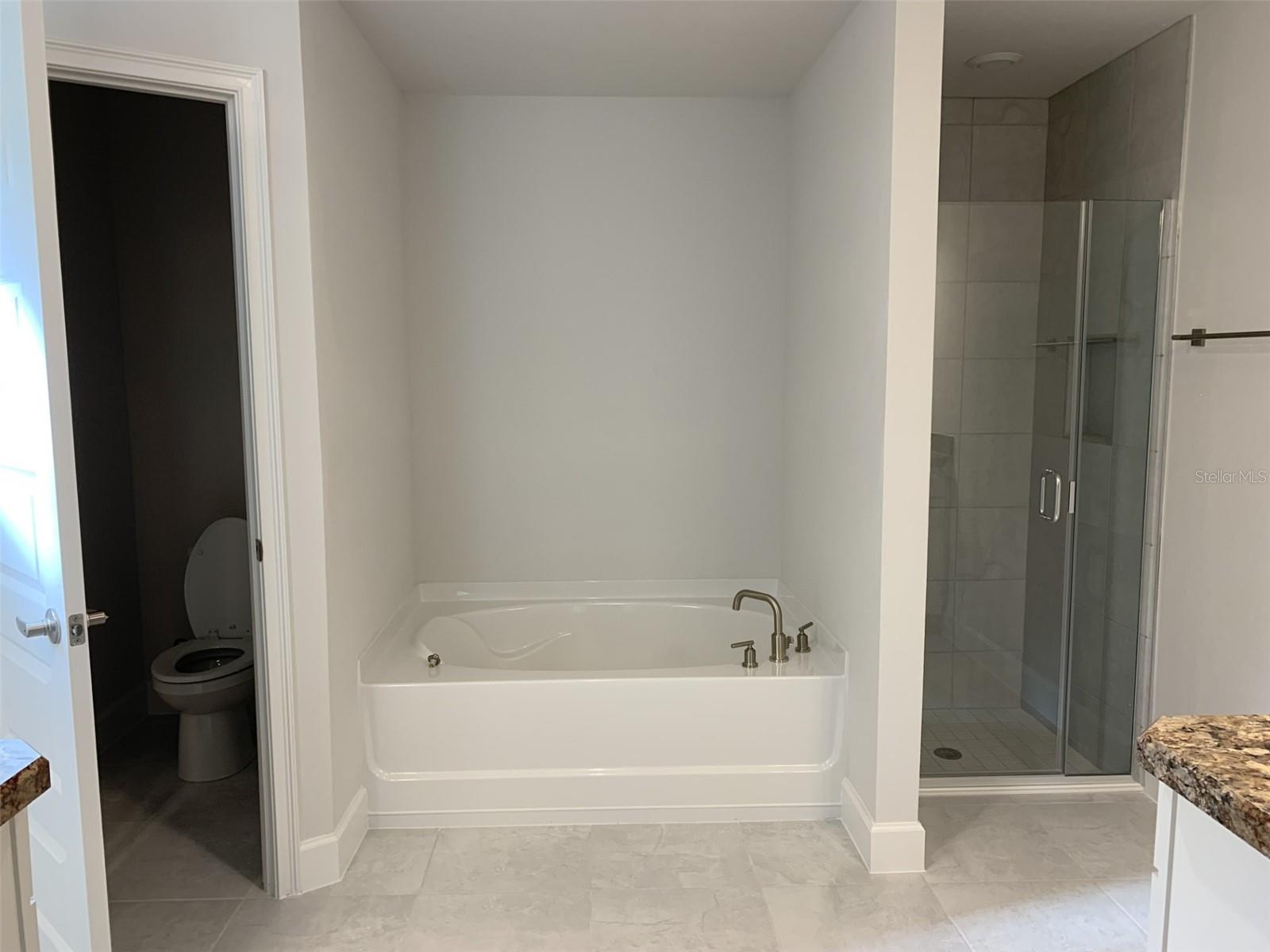 Listing photo id 9 for 2199 Say Drive