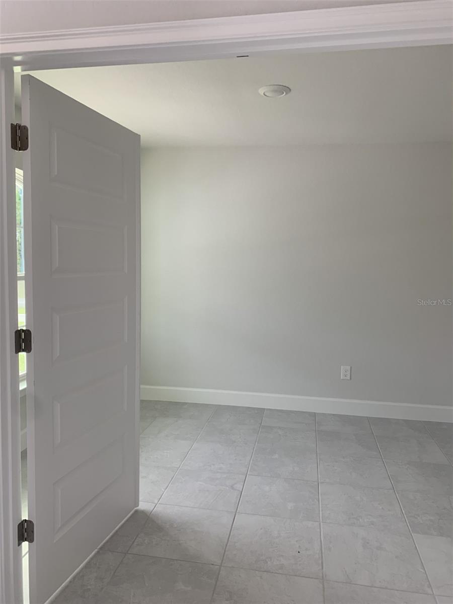 Listing photo id 7 for 2199 Say Drive