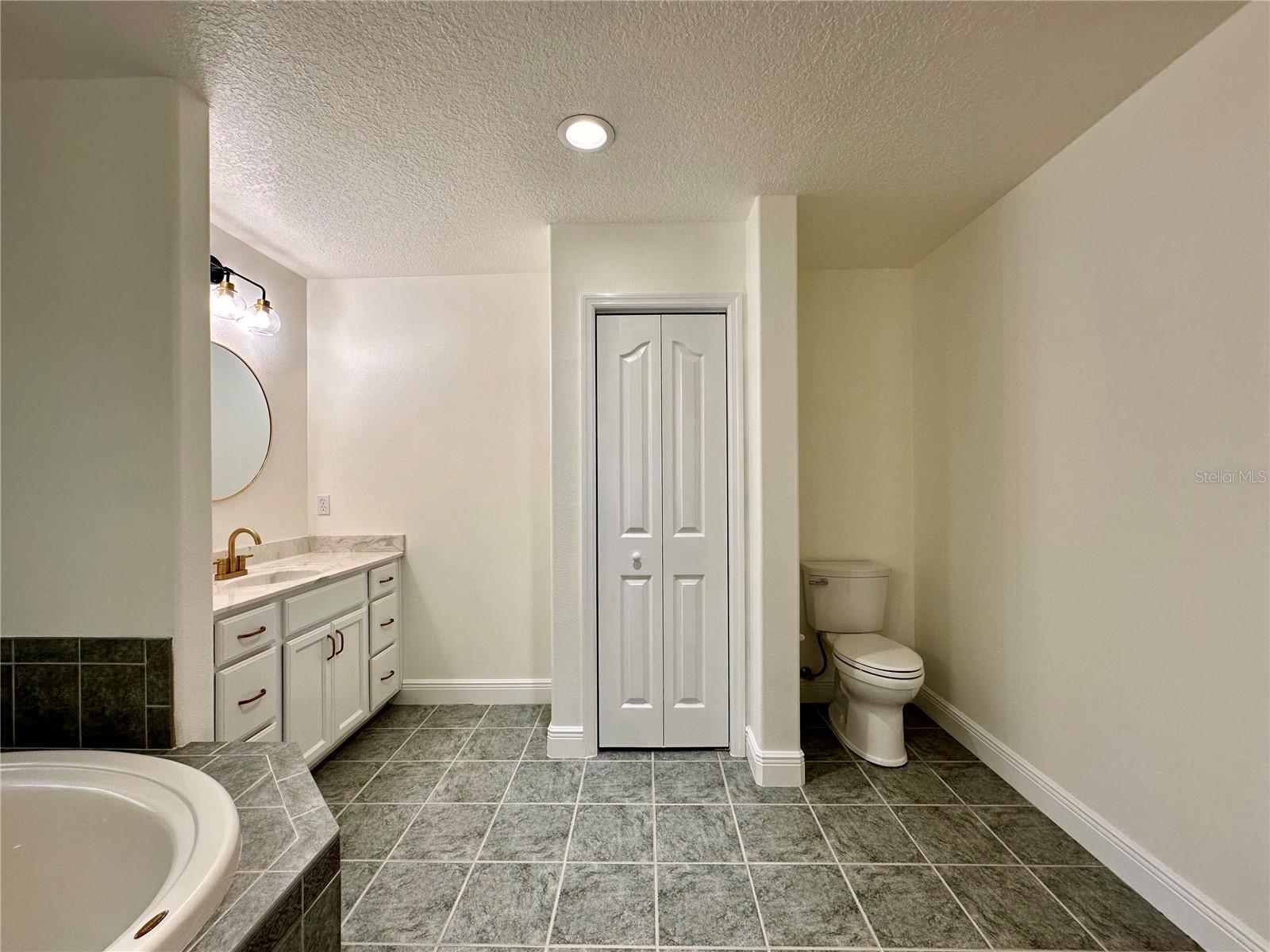 Listing photo id 14 for 22 Imree Lane