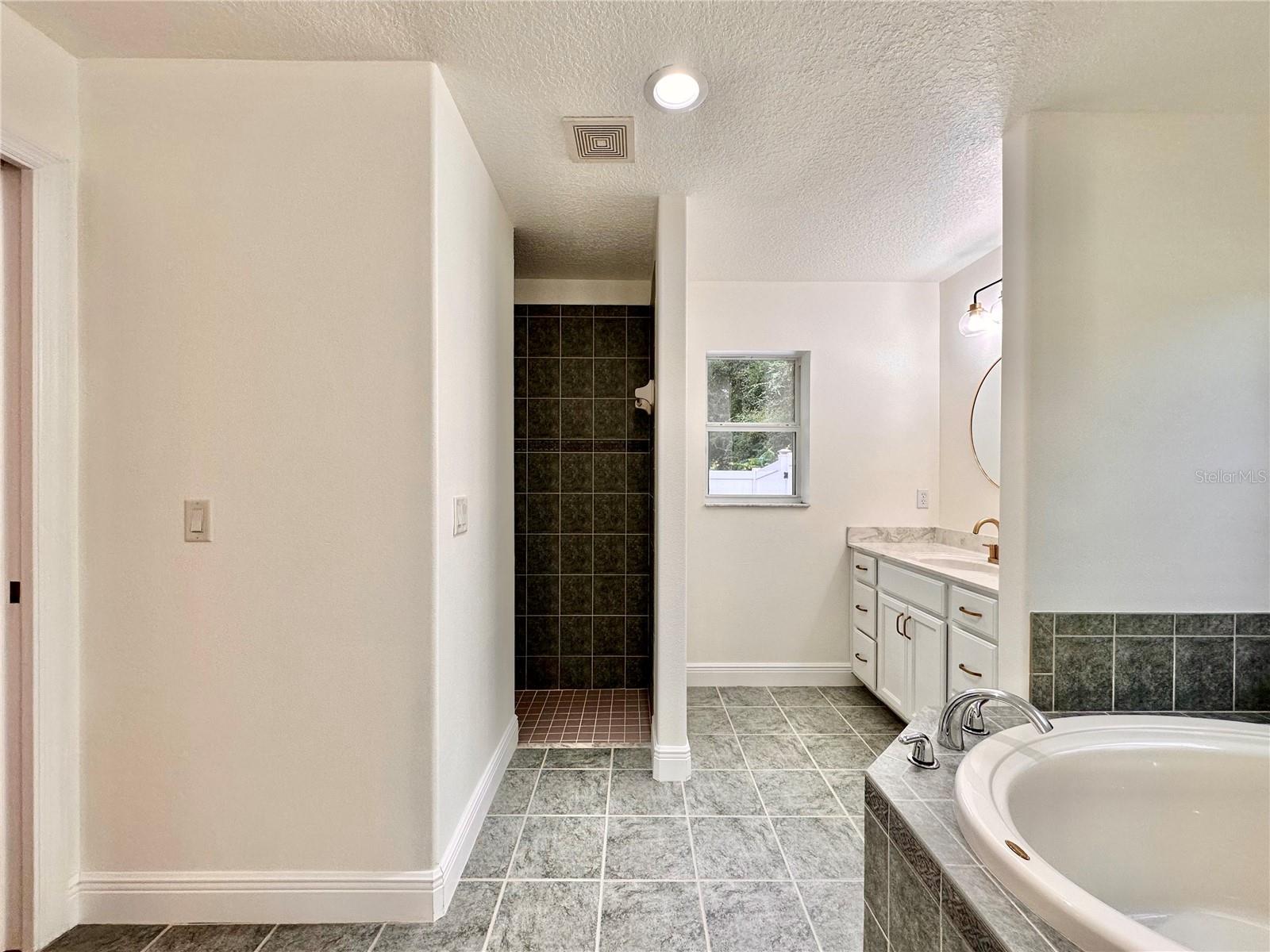 Listing photo id 15 for 22 Imree Lane