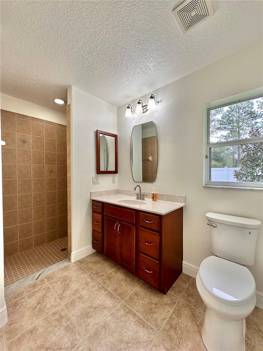 Listing photo id 20 for 22 Imree Lane