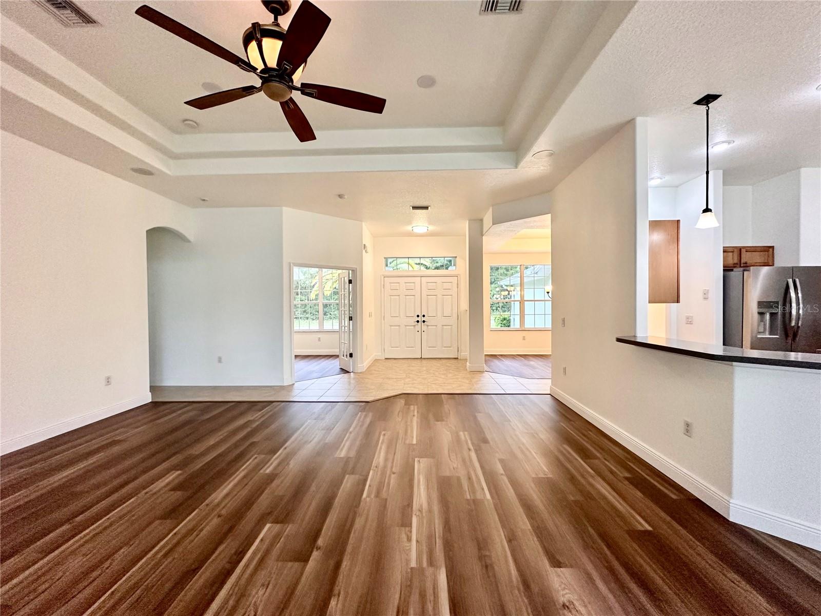 Listing photo id 1 for 22 Imree Lane