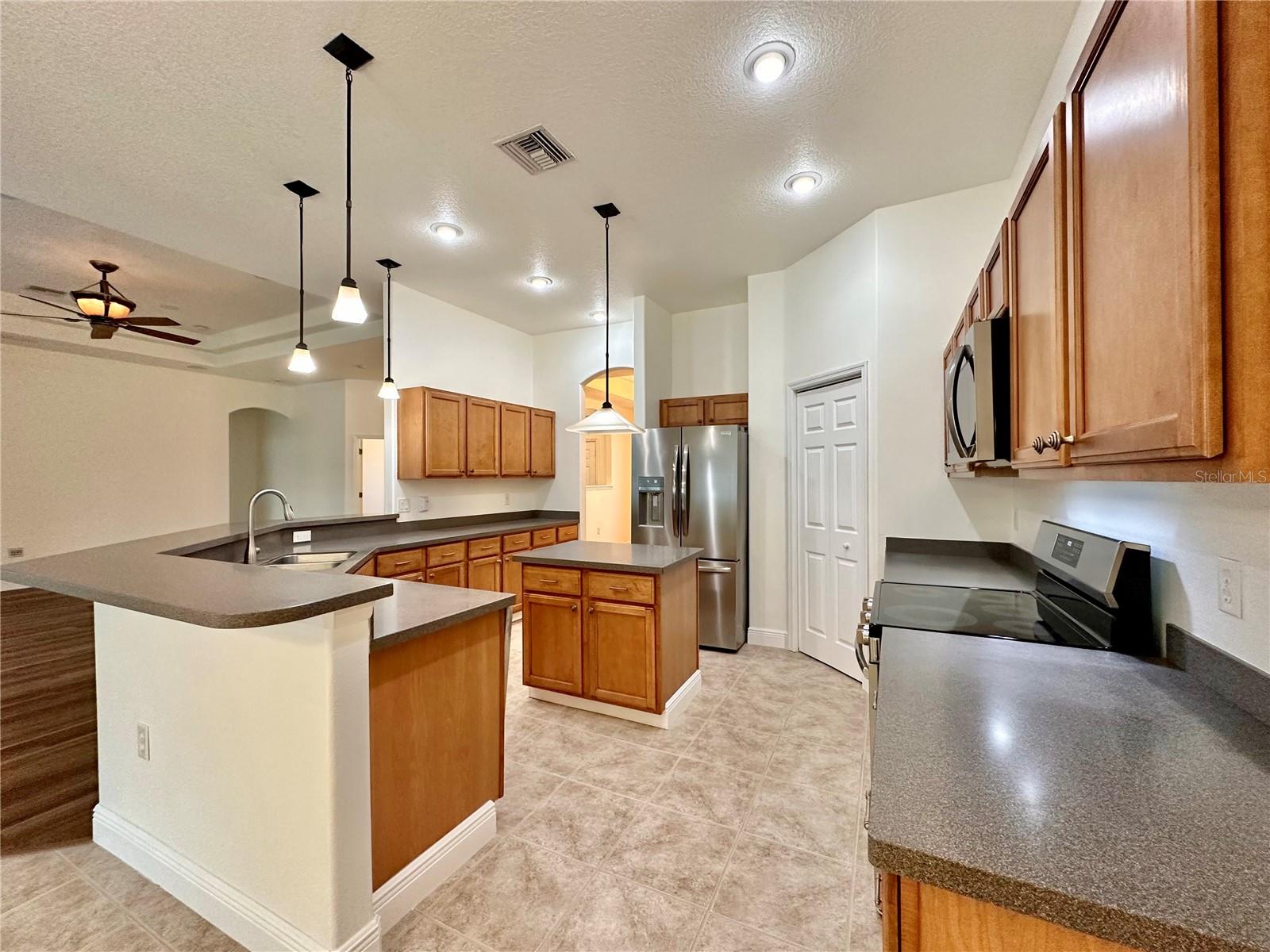 Listing photo id 5 for 22 Imree Lane