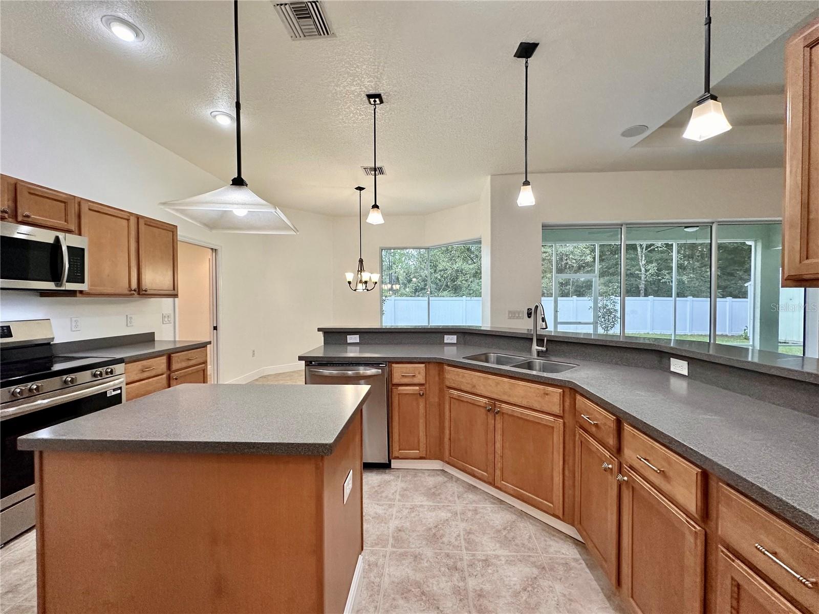 Listing photo id 6 for 22 Imree Lane