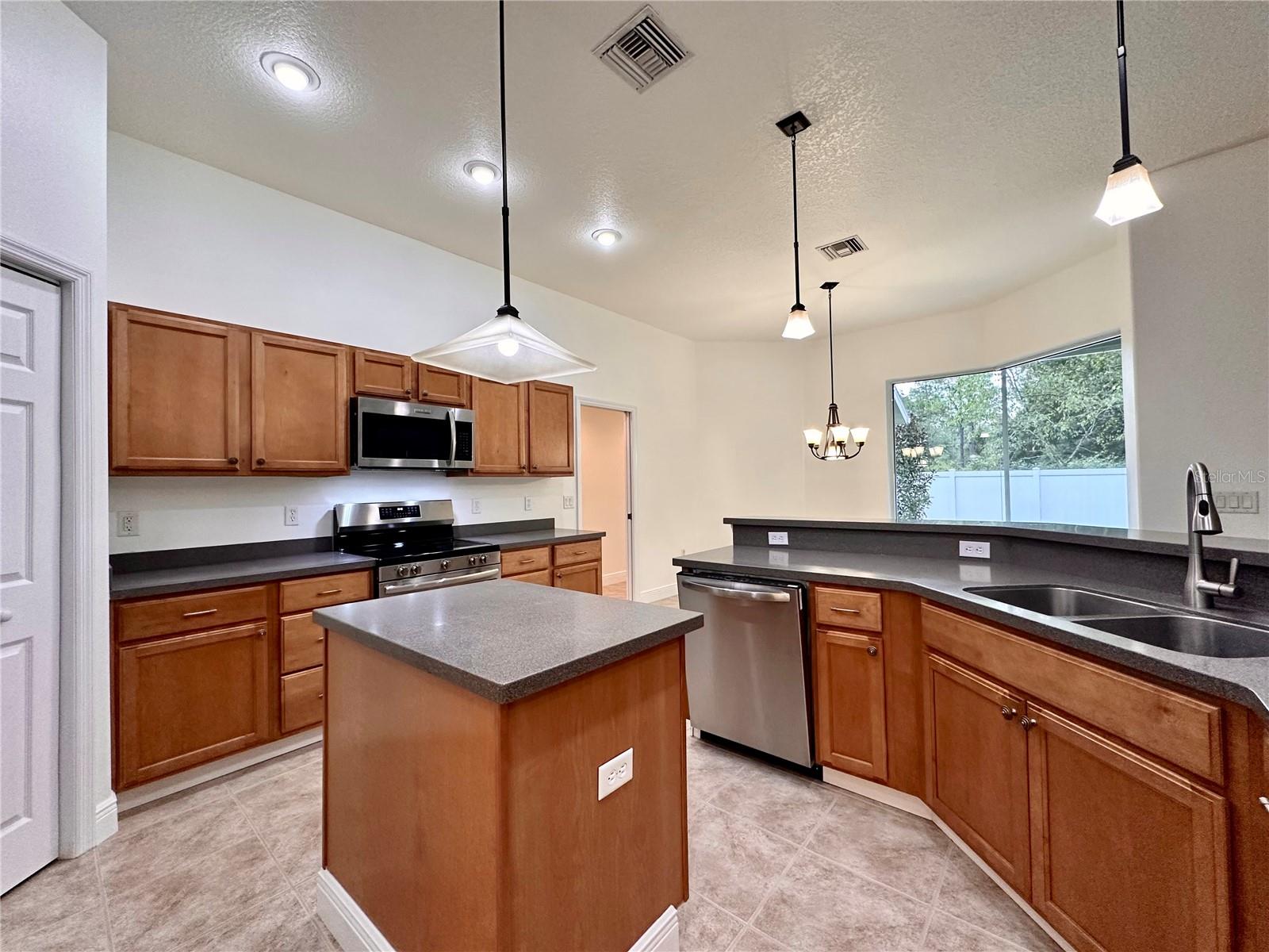 Listing photo id 7 for 22 Imree Lane
