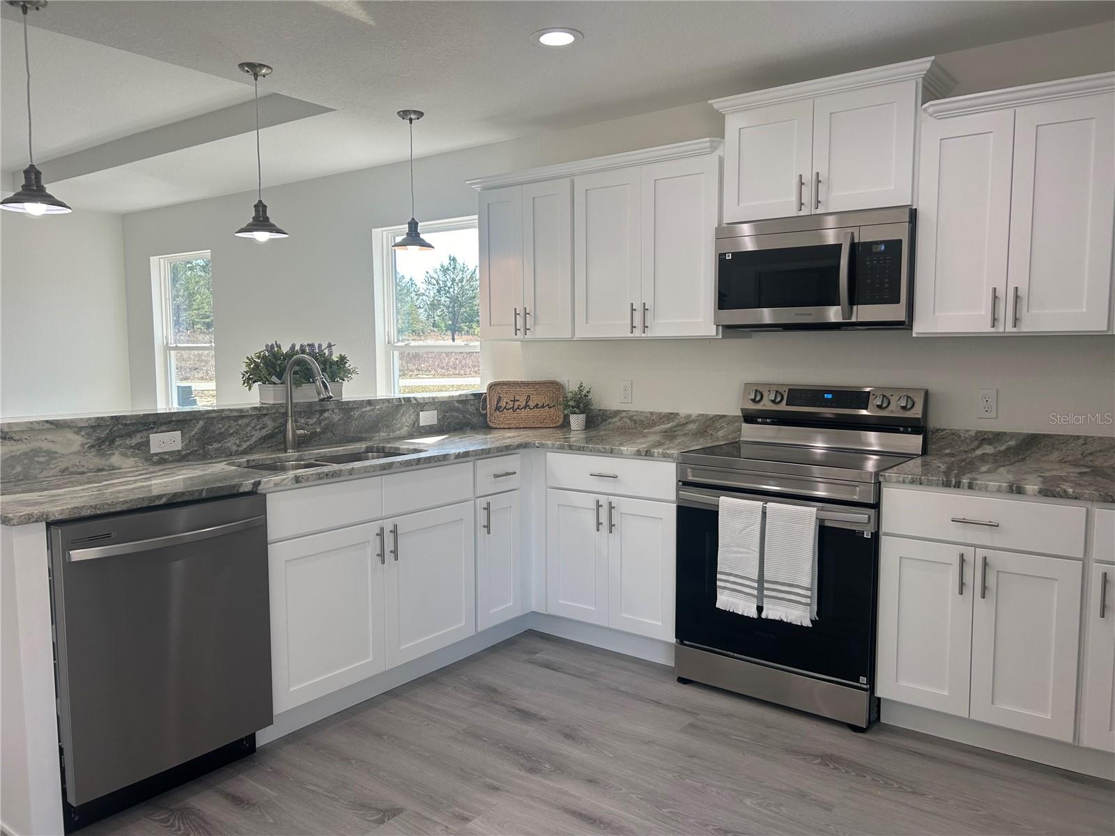 Image 3 of 28 For 820 Redwood Road