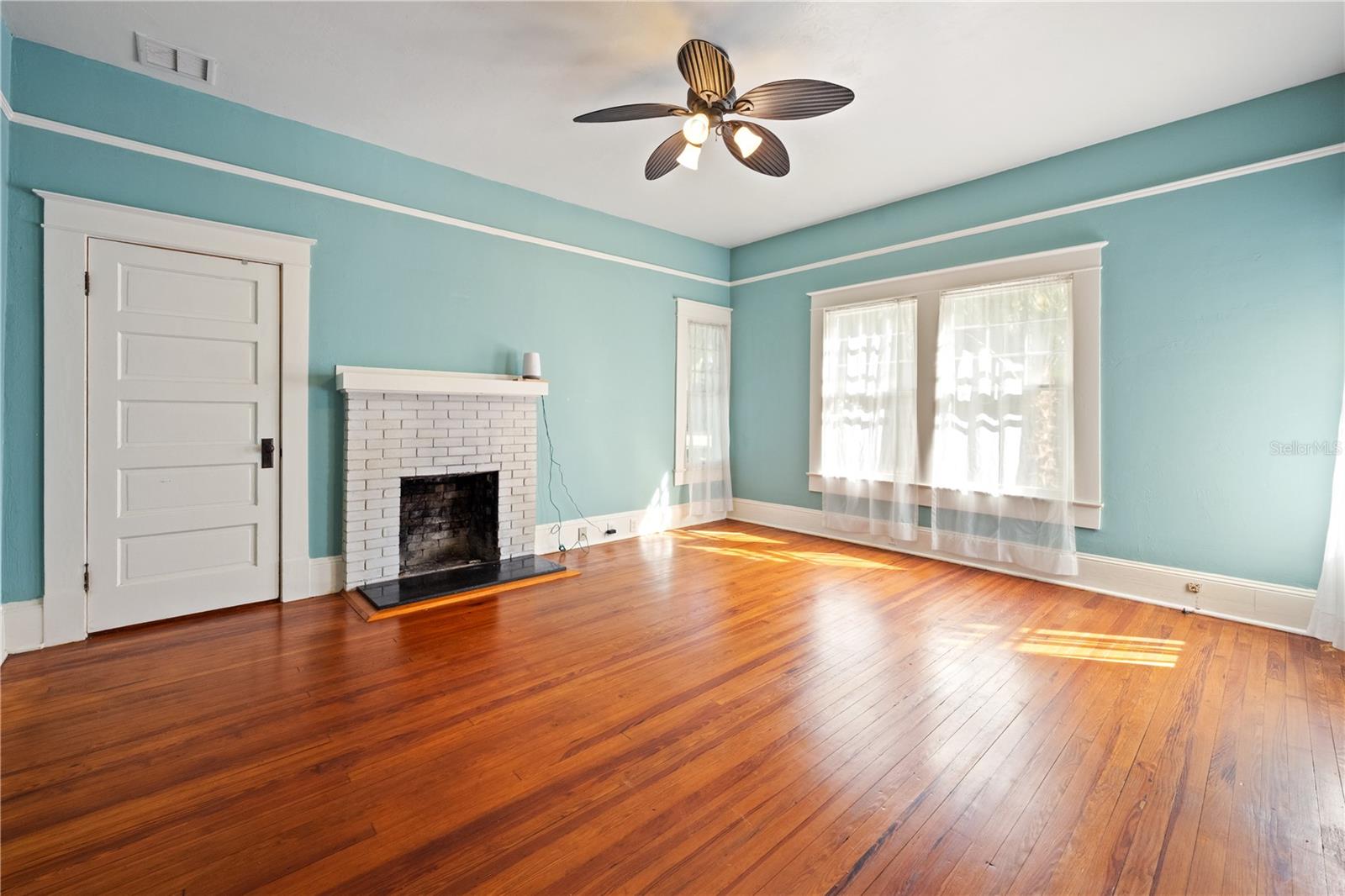 Image 32 of 48 For 207 1st Avenue