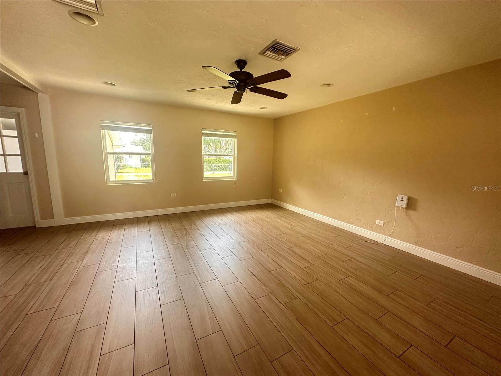 Image 3 of 10 For 608 30 Avenue