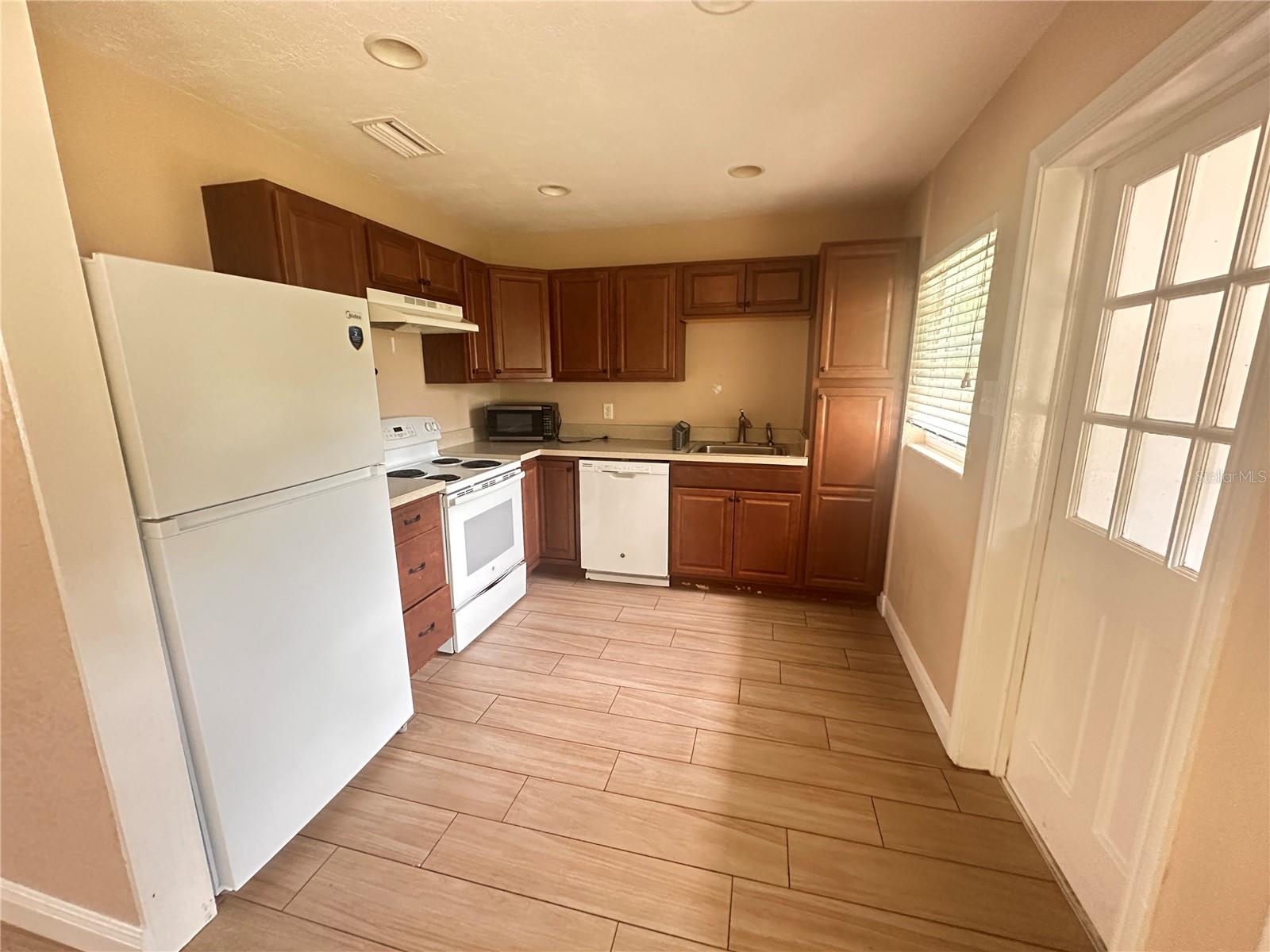 Image 4 of 10 For 608 30 Avenue
