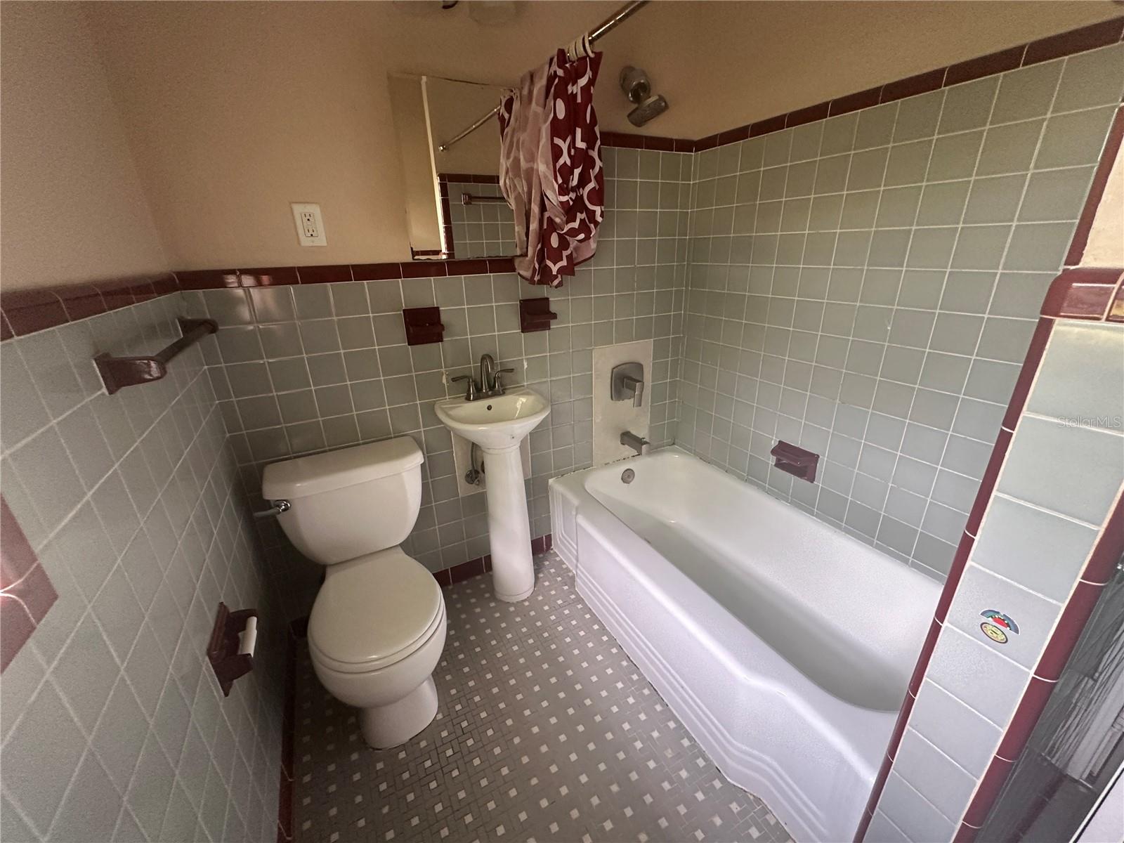 Image 7 of 10 For 608 30 Avenue