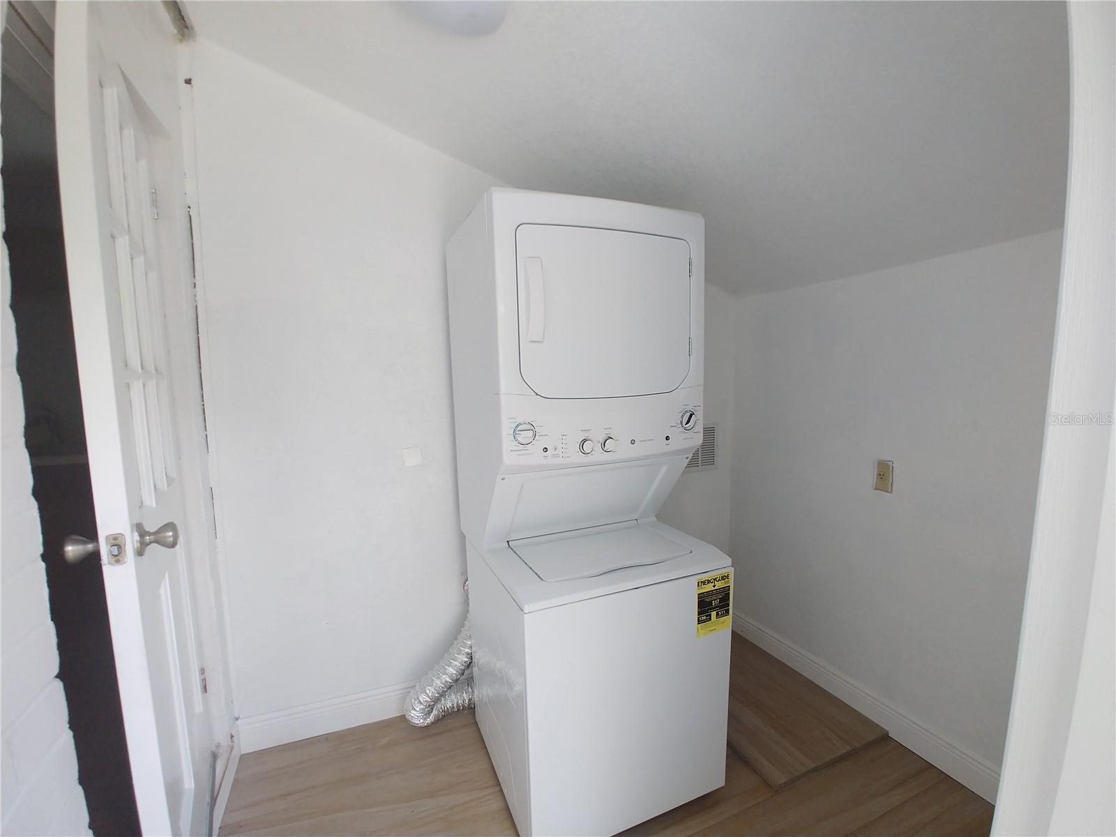Image 9 of 10 For 608 30 Avenue