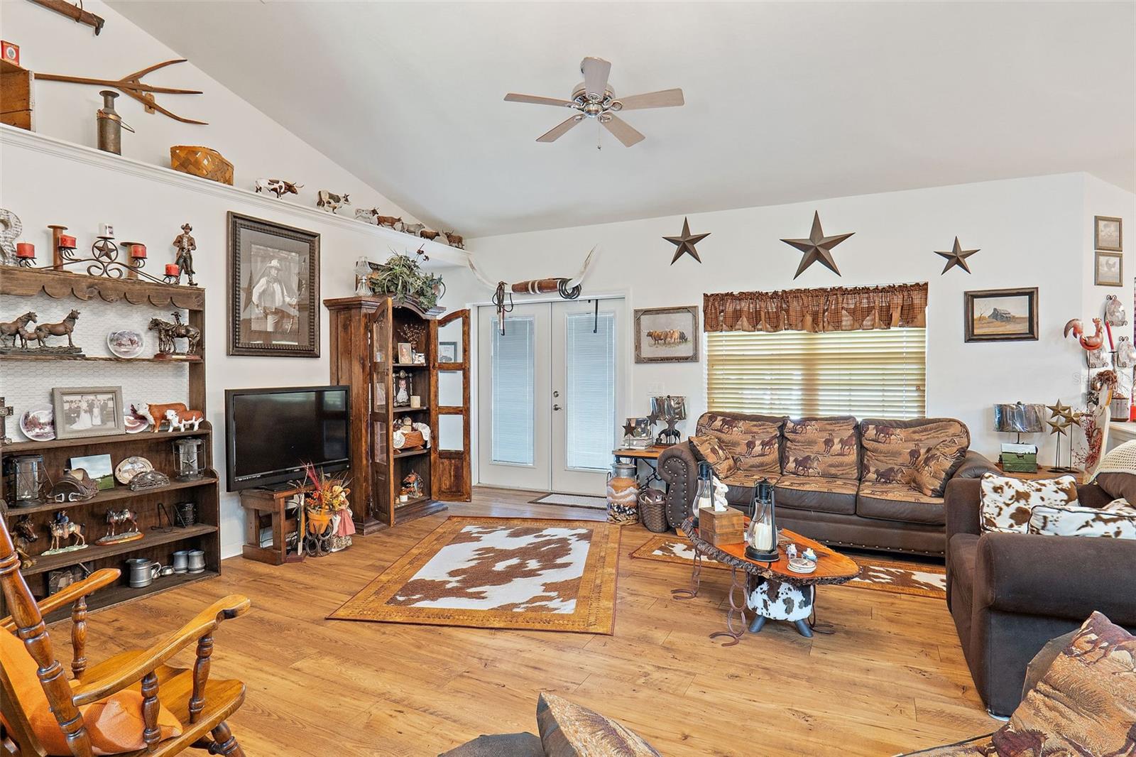 Image 9 of 38 For 19355 25th Place
