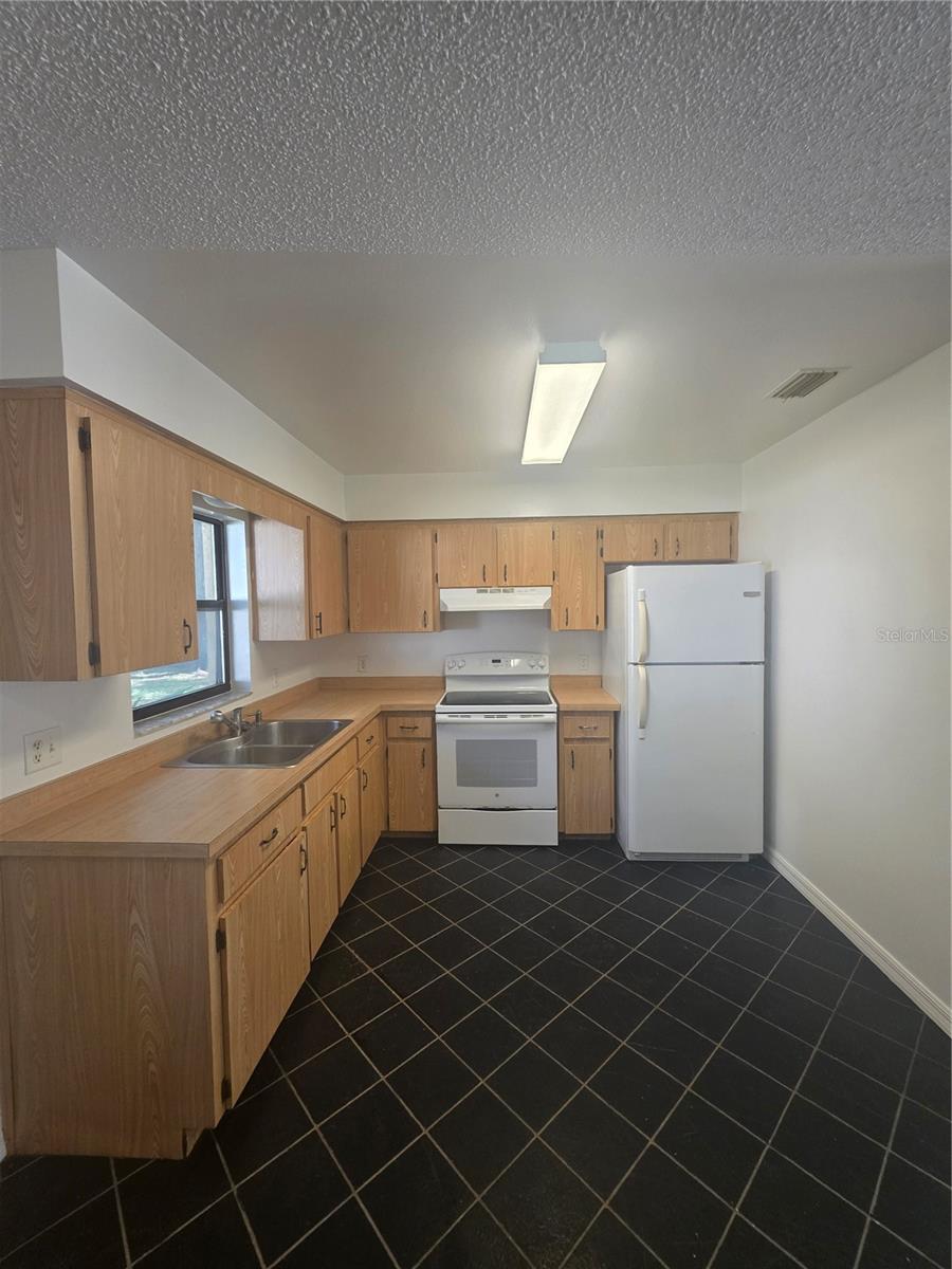 Image 4 of 12 For 4995 27th Court