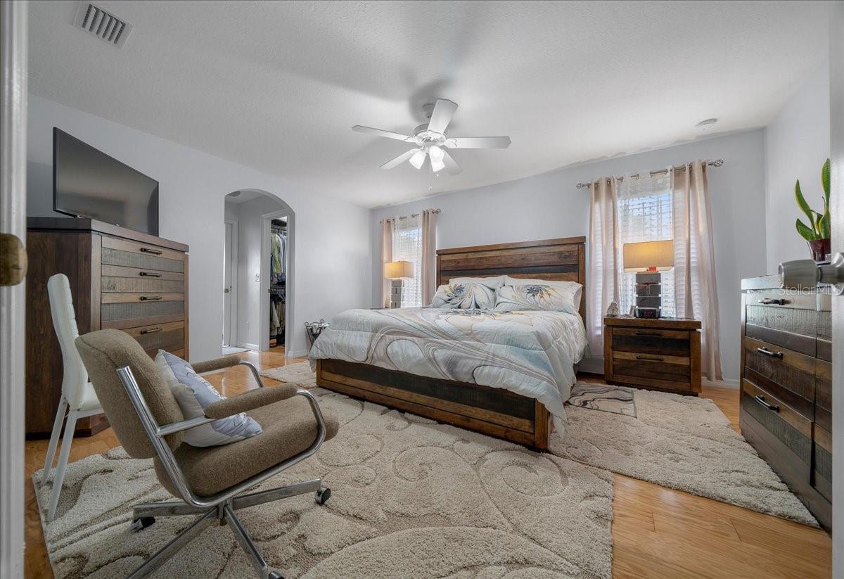 Image 18 of 48 For 4997 107th Loop