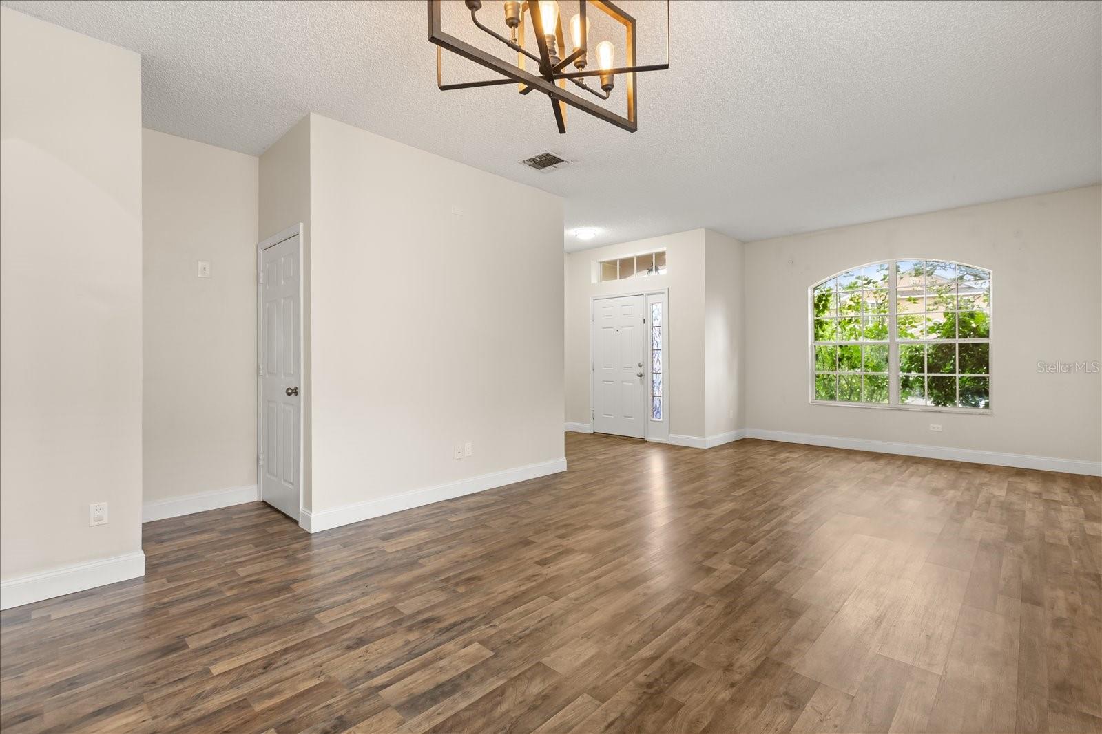 Image 7 of 27 For 14689 Kristenright Lane