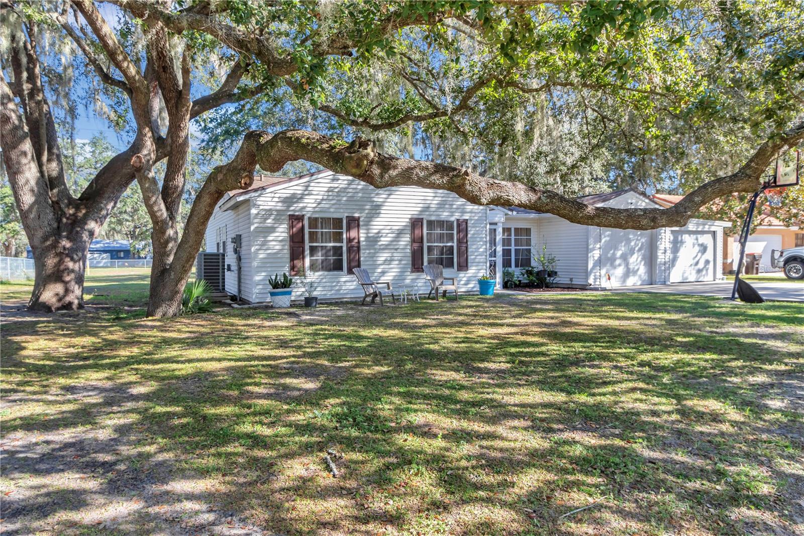 Image 2 of 34 For 303 Oak Track Pass