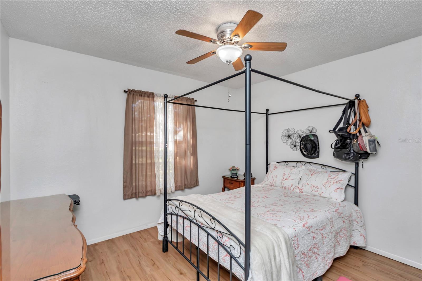 Image 20 of 34 For 303 Oak Track Pass