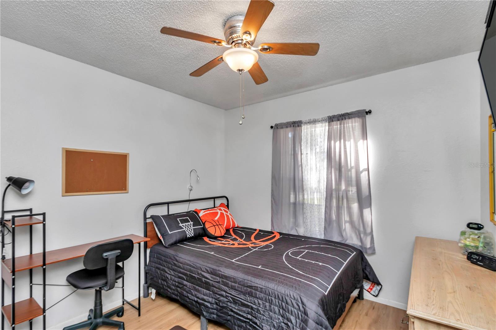 Image 23 of 34 For 303 Oak Track Pass