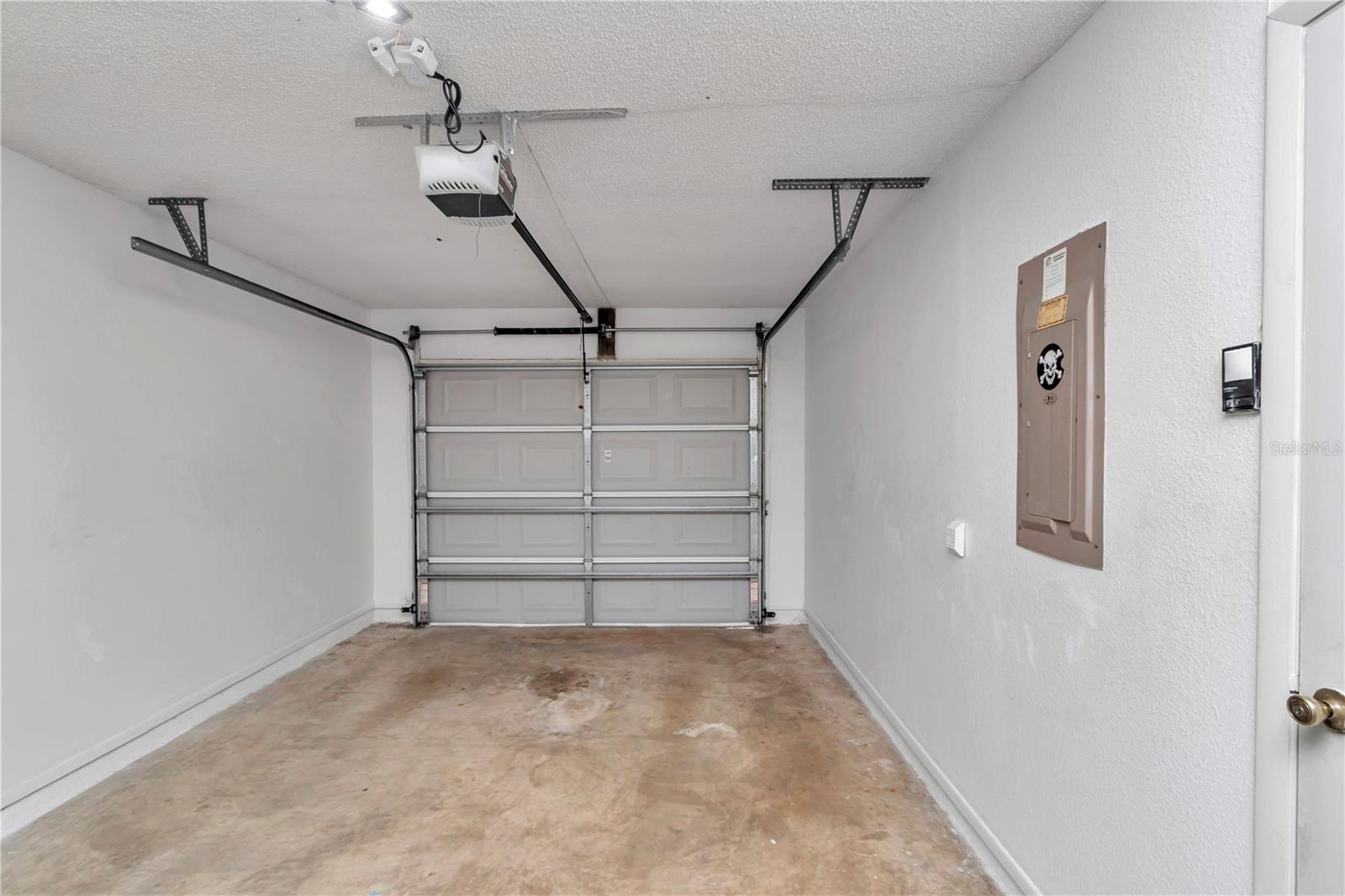 Image 34 of 34 For 303 Oak Track Pass