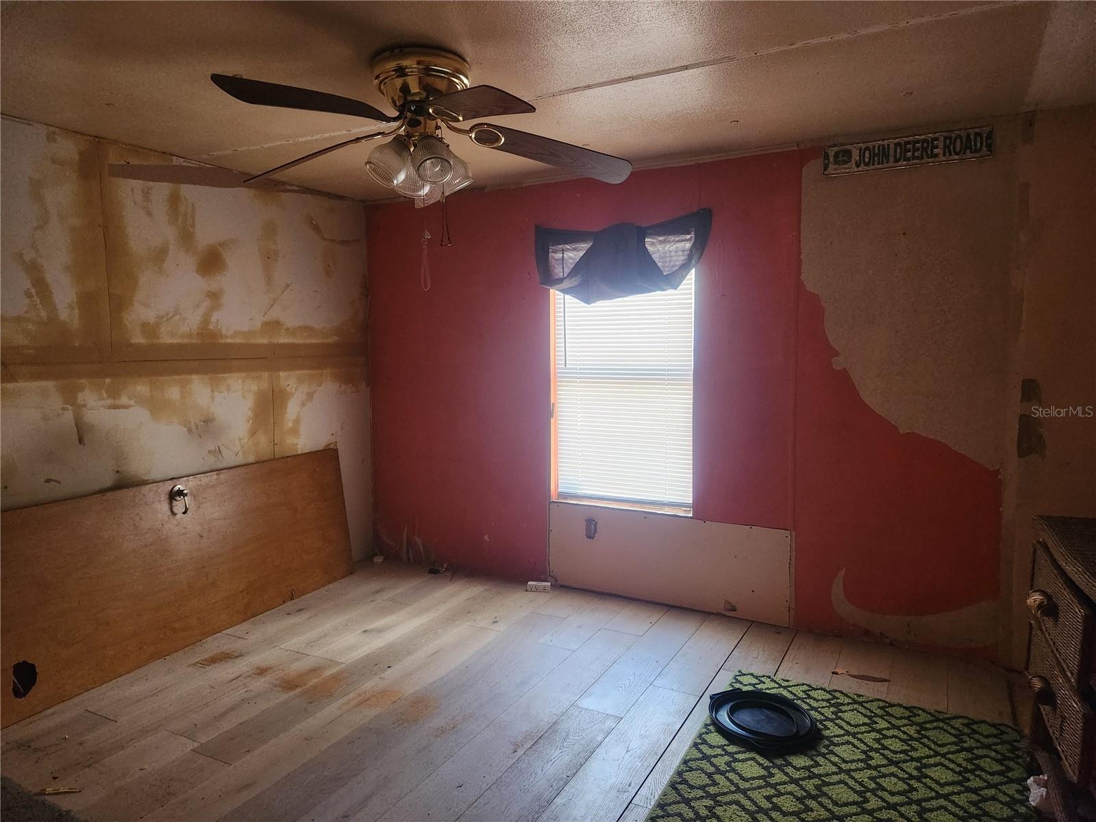 Image 10 of 17 For 217 Lakeview Drive