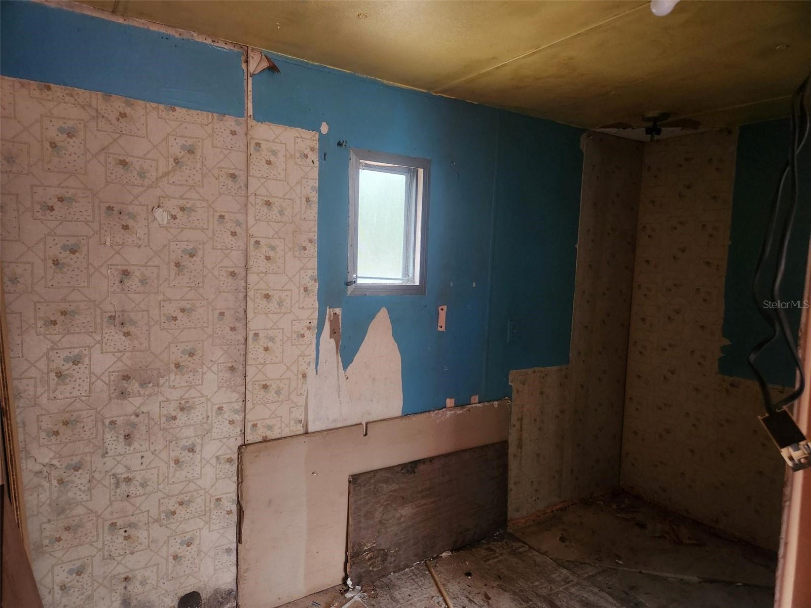 Image 20 of 23 For 217 Lakeview Drive