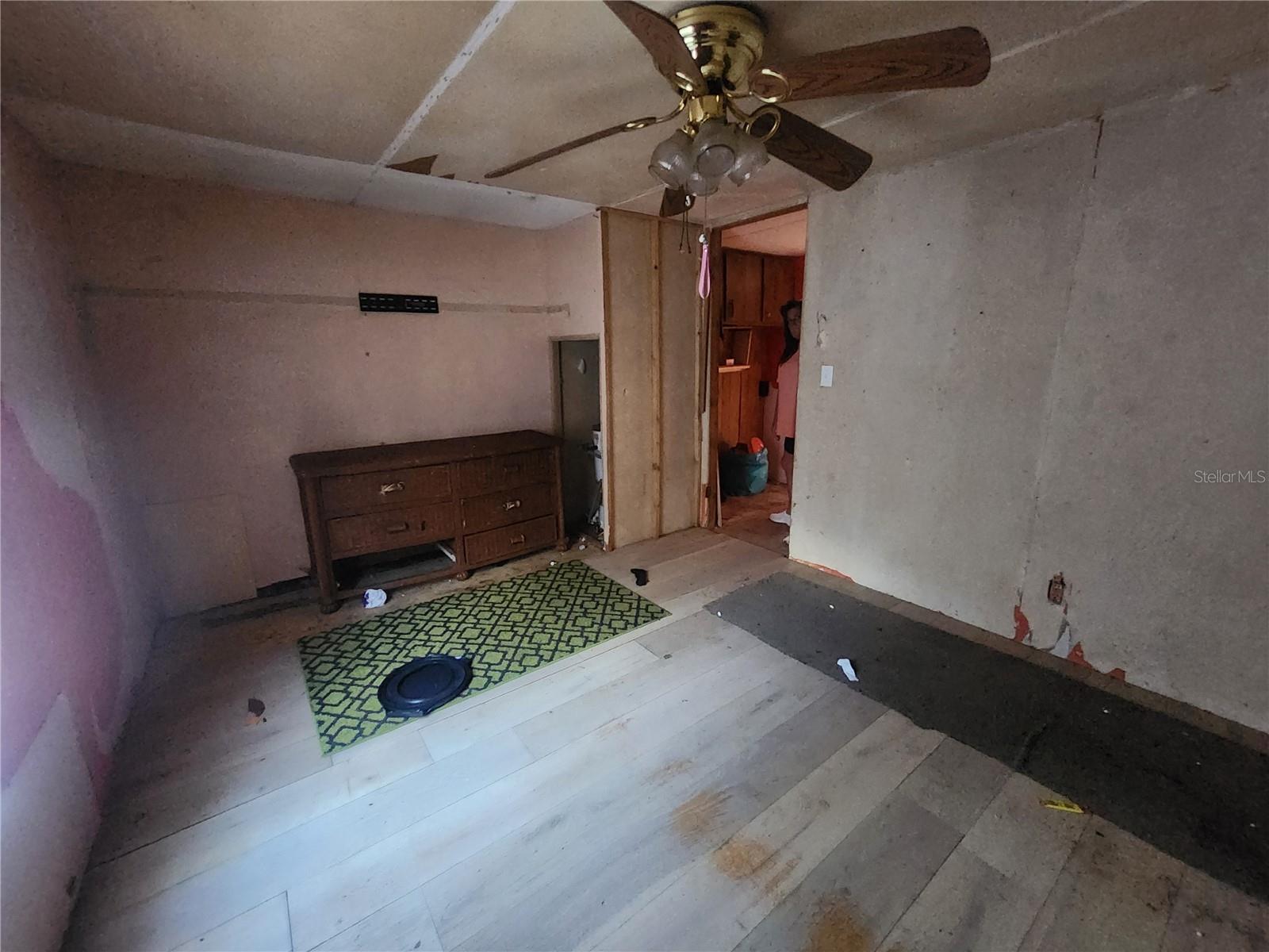 Image 8 of 17 For 217 Lakeview Drive