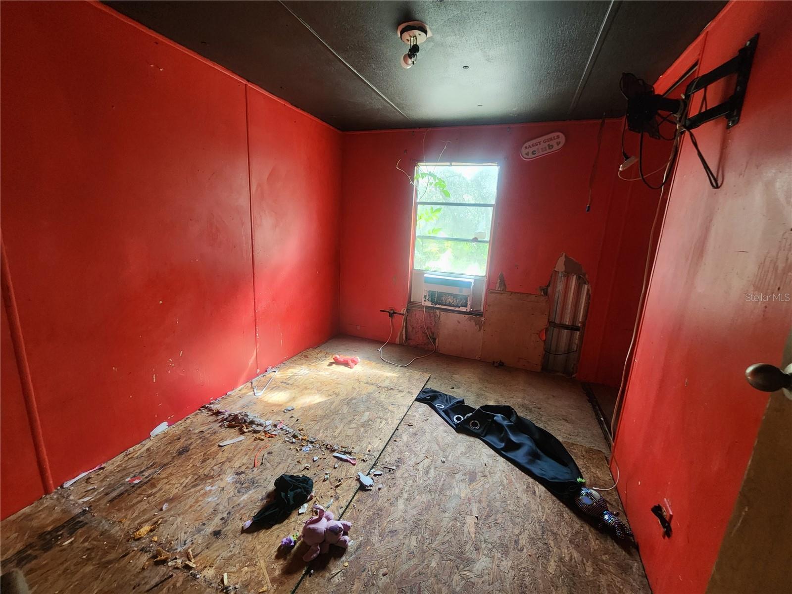 Image 9 of 17 For 217 Lakeview Drive