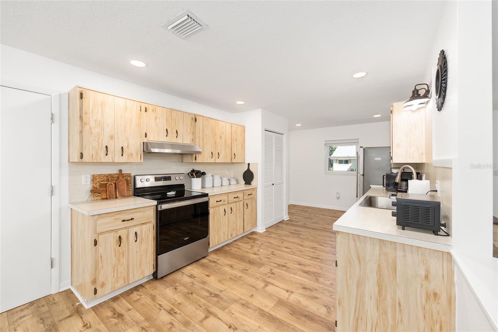 Image 20 of 33 For 8630 94th Lane A