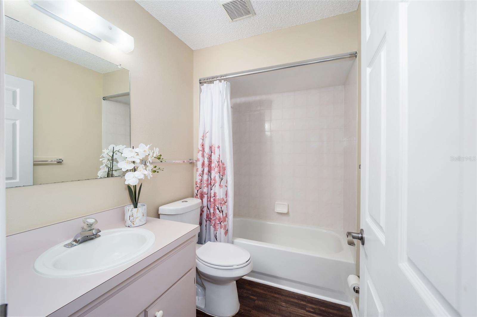 Image 24 of 43 For 1921 50th Circle