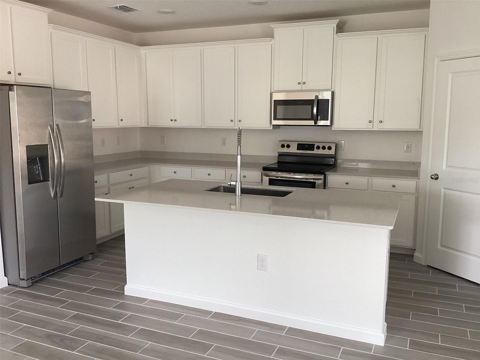 Image 5 of 23 For 7898 74th Loop