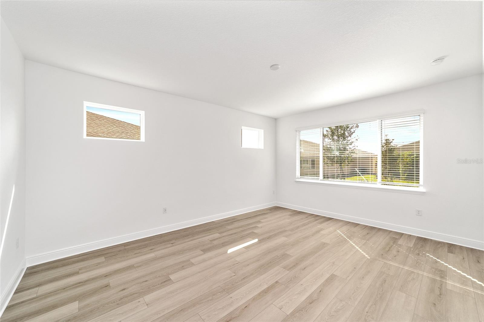 Image 19 of 42 For 8526 99th Circle